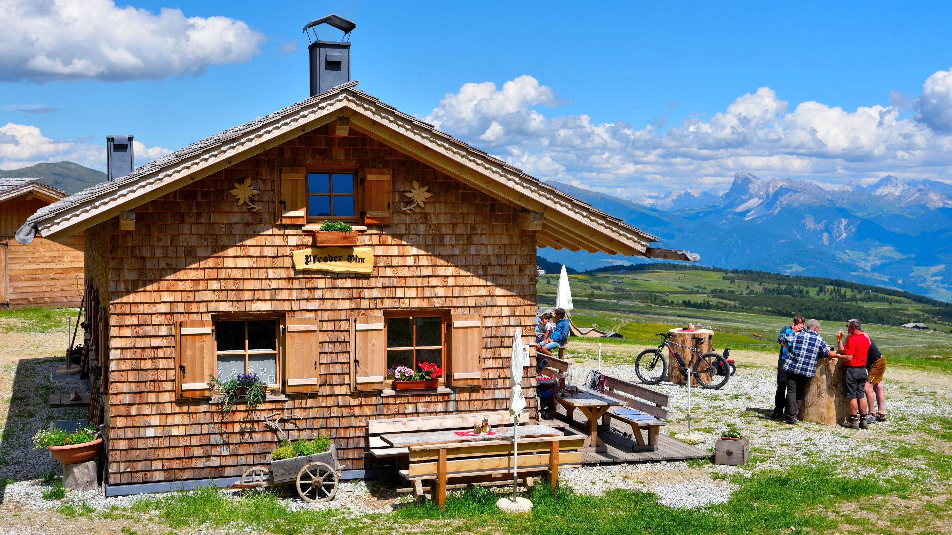 Eine Berghütte ist kein Hotel. Trotzdem erwarten viele Gäste Luxus, der die Wirte an Grenzen bringt.