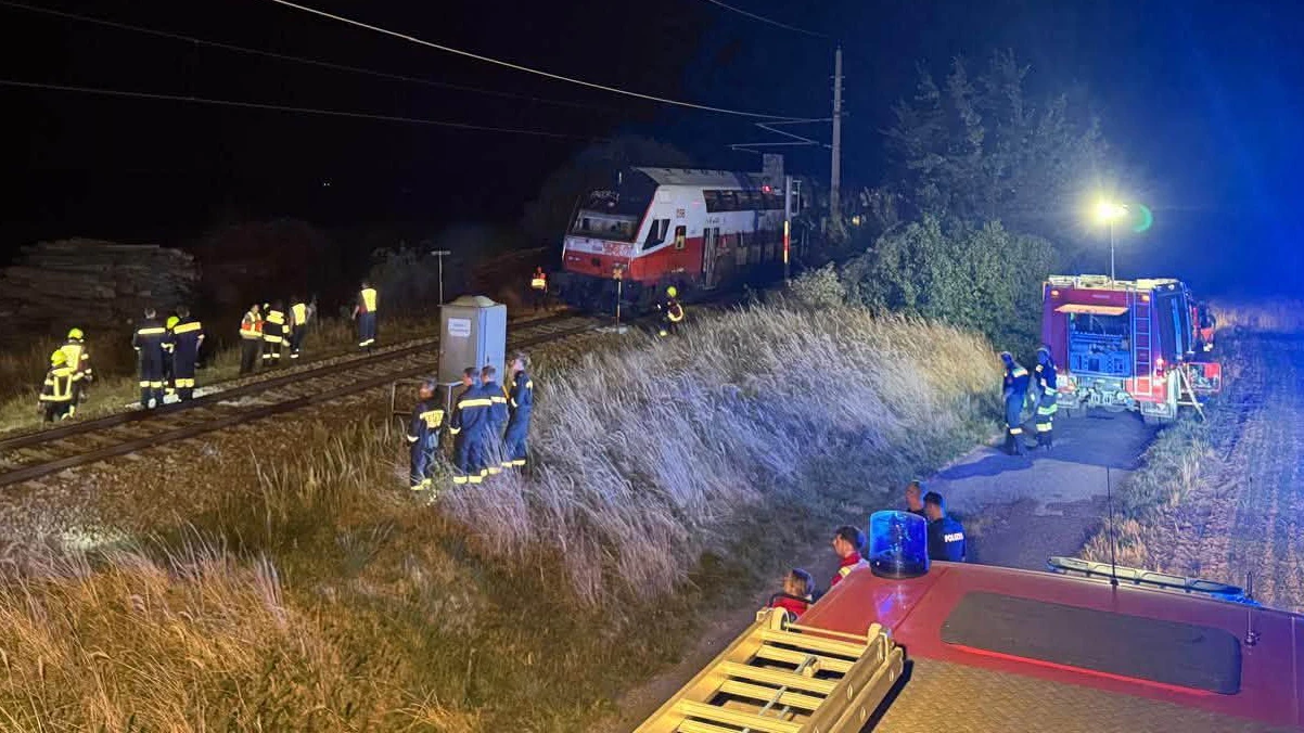 Ein Zug der ÖBB blieb am Dienstagabend gegen 20.15 Uhr zwischen Hötzelsdorf-Geras und Irnfritz auf offener Strecke stehen.