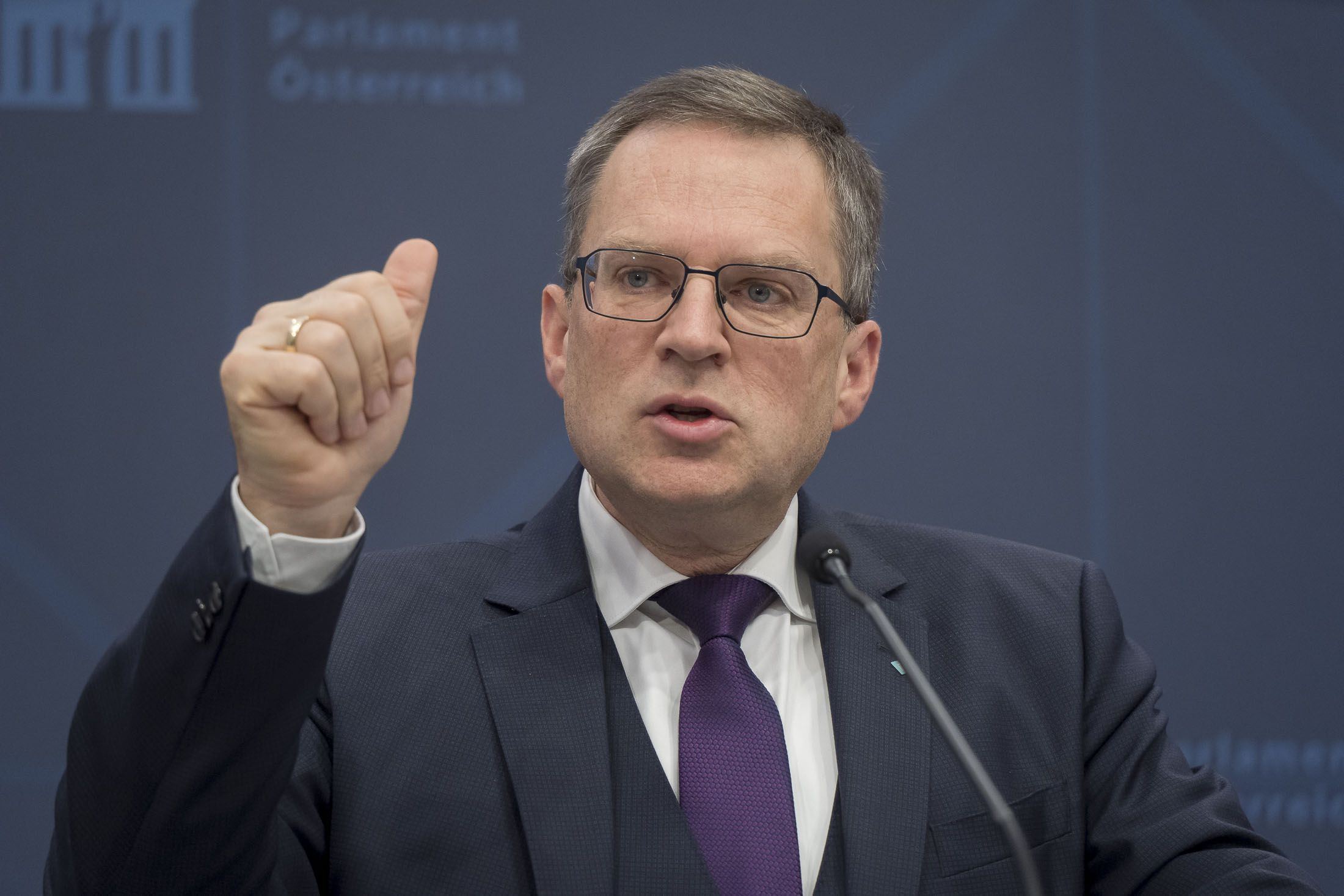 ÖVP-Sozialsprecher August Wöginger fehlen beim Sozialhilfe-Entwurf von SPÖ-Ministerin Korinna Schumannn wesentliche Punkte.