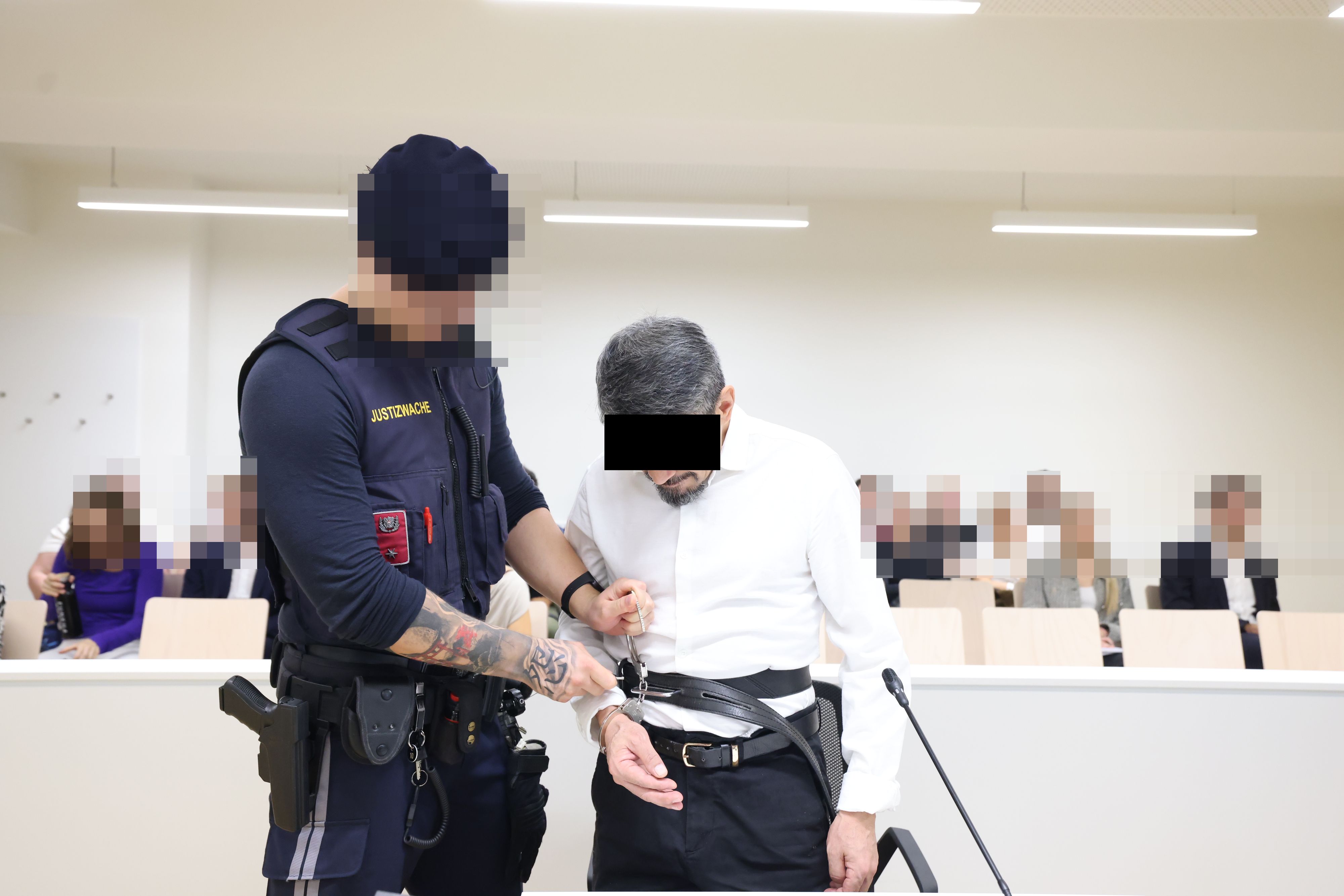 Heute.at - Integrierter Flüchtling stach Ehefrau 13 Mal in Rücken