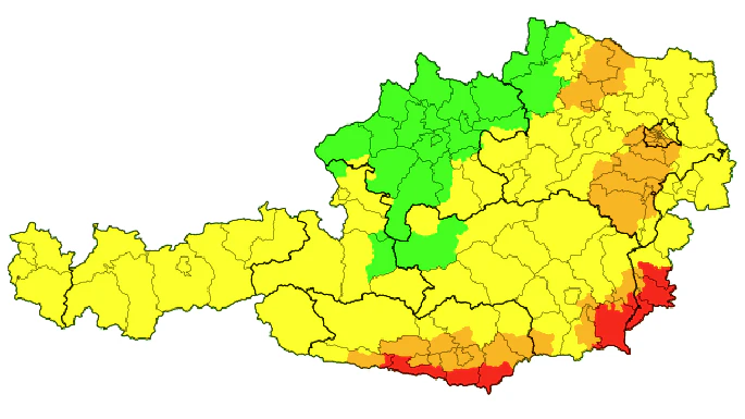 Im Süden gilt bereits um 15.30 Uhr Warnstufe Rot. Auch für Wien und Niederösterreich sind orange Unwetter-Warnungen aktiv. Am ruhigsten dürfte es vom Salzkammergut bis ins Waldviertel bleiben.