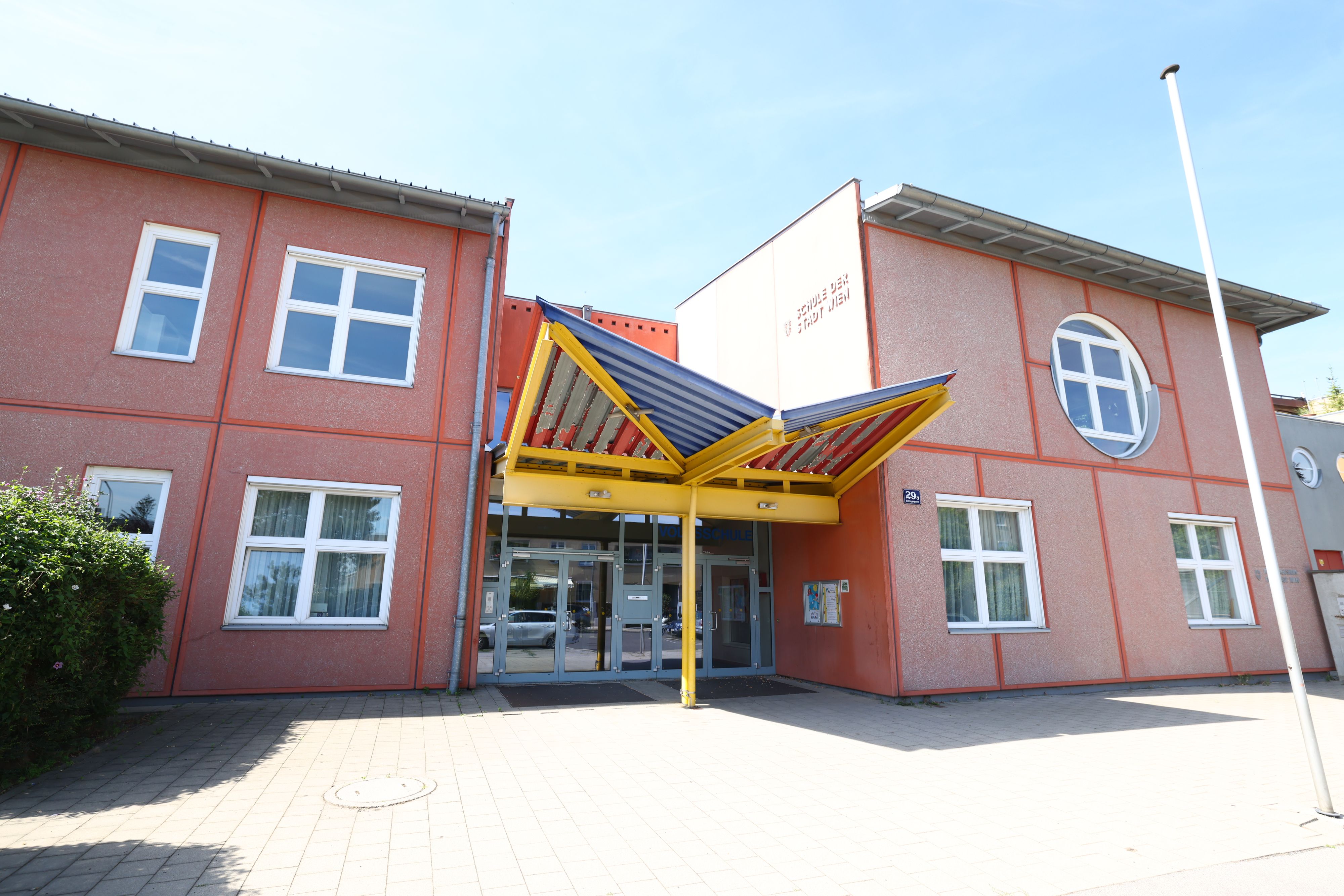 Die Elterntaxis vor der Volksschule Rittingergasse sorgen für Ärger.