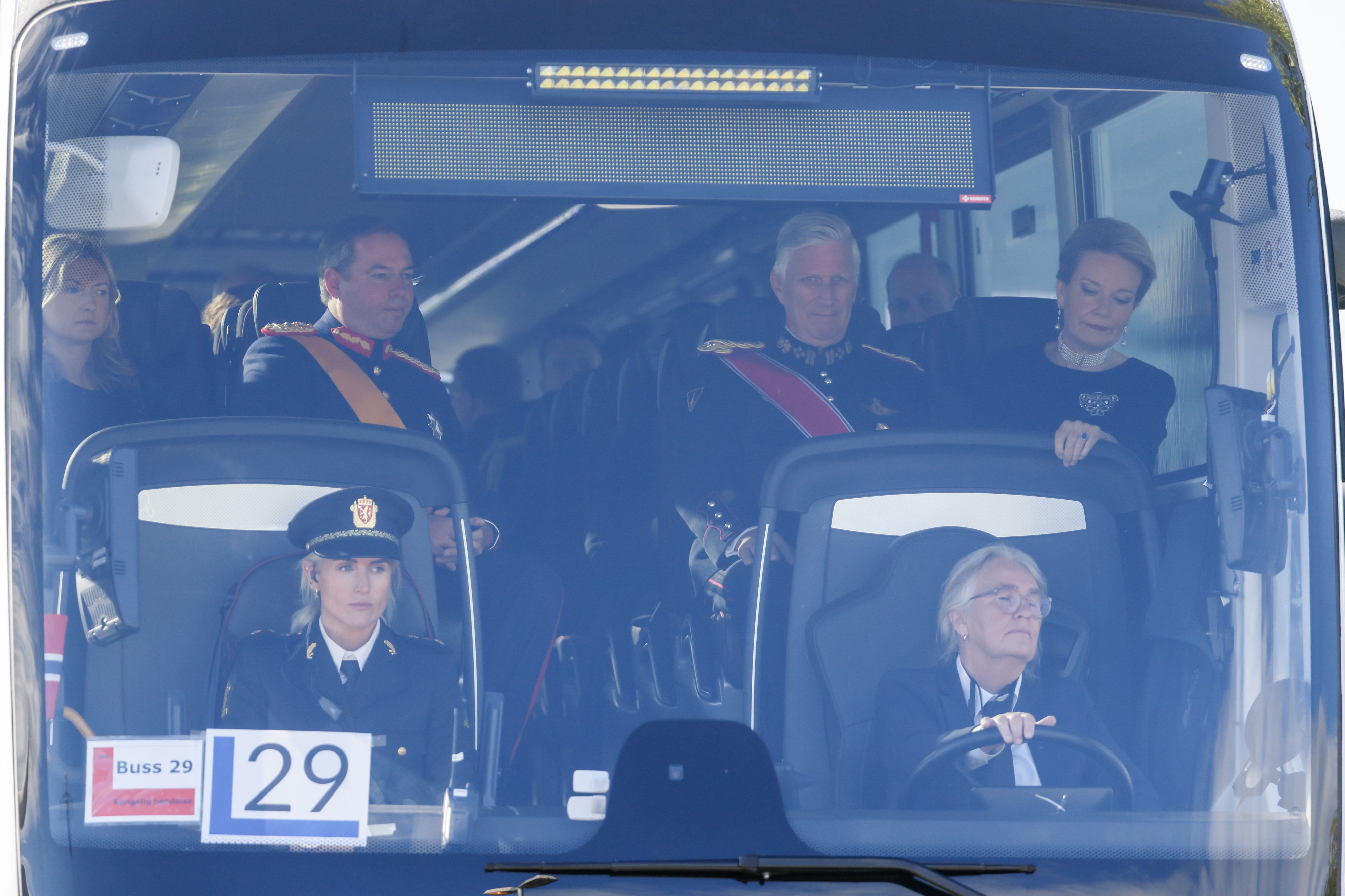König Philippe und Königin Mathilde von Belgien treffen am Dienstagmorgen am GA-Terminal des Flughafens Gardermoen ein, um an der Beerdigung von König Harald V. teilzunehmen.