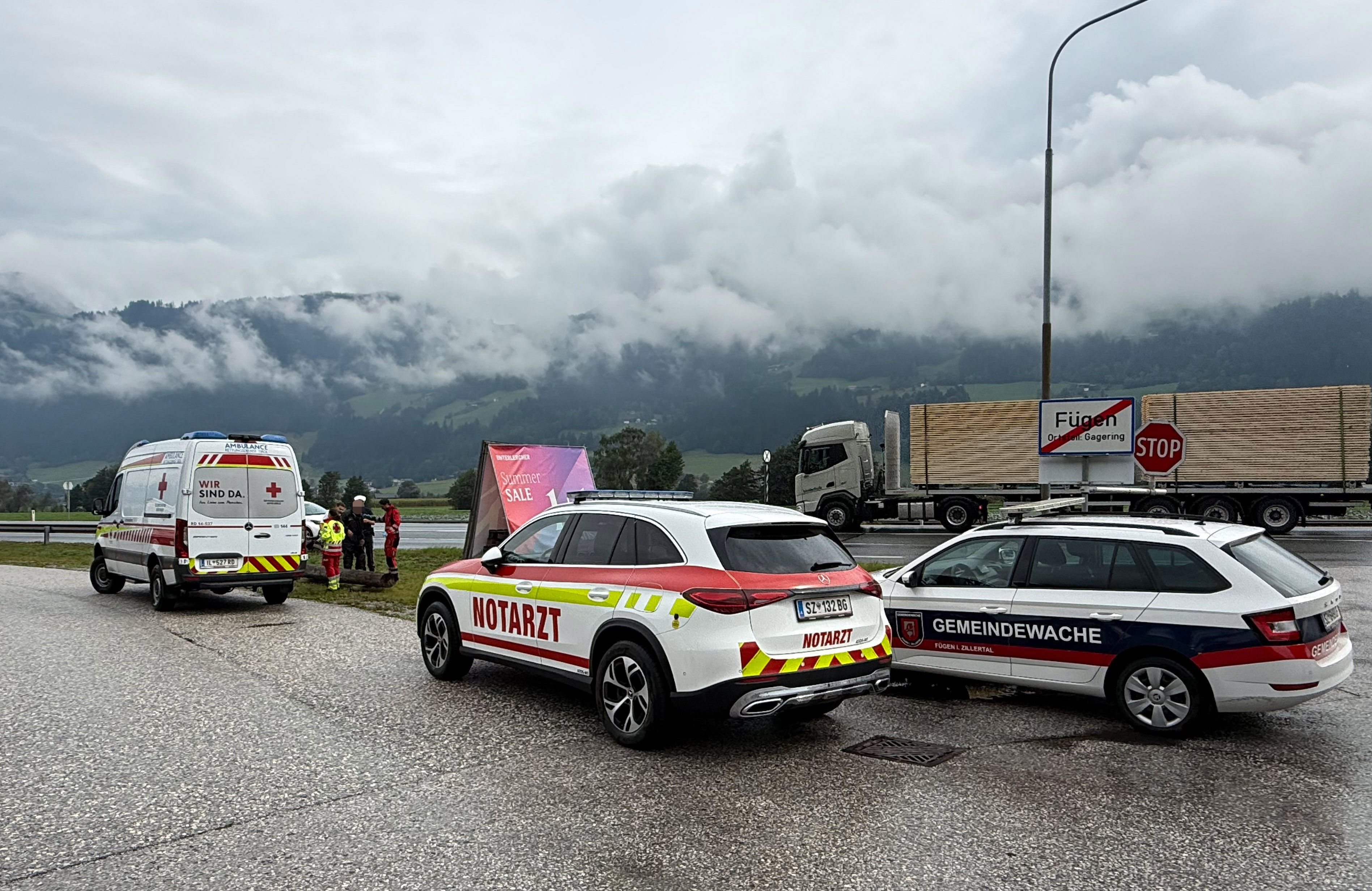 Der Biker wurde in ein Spital gebracht.