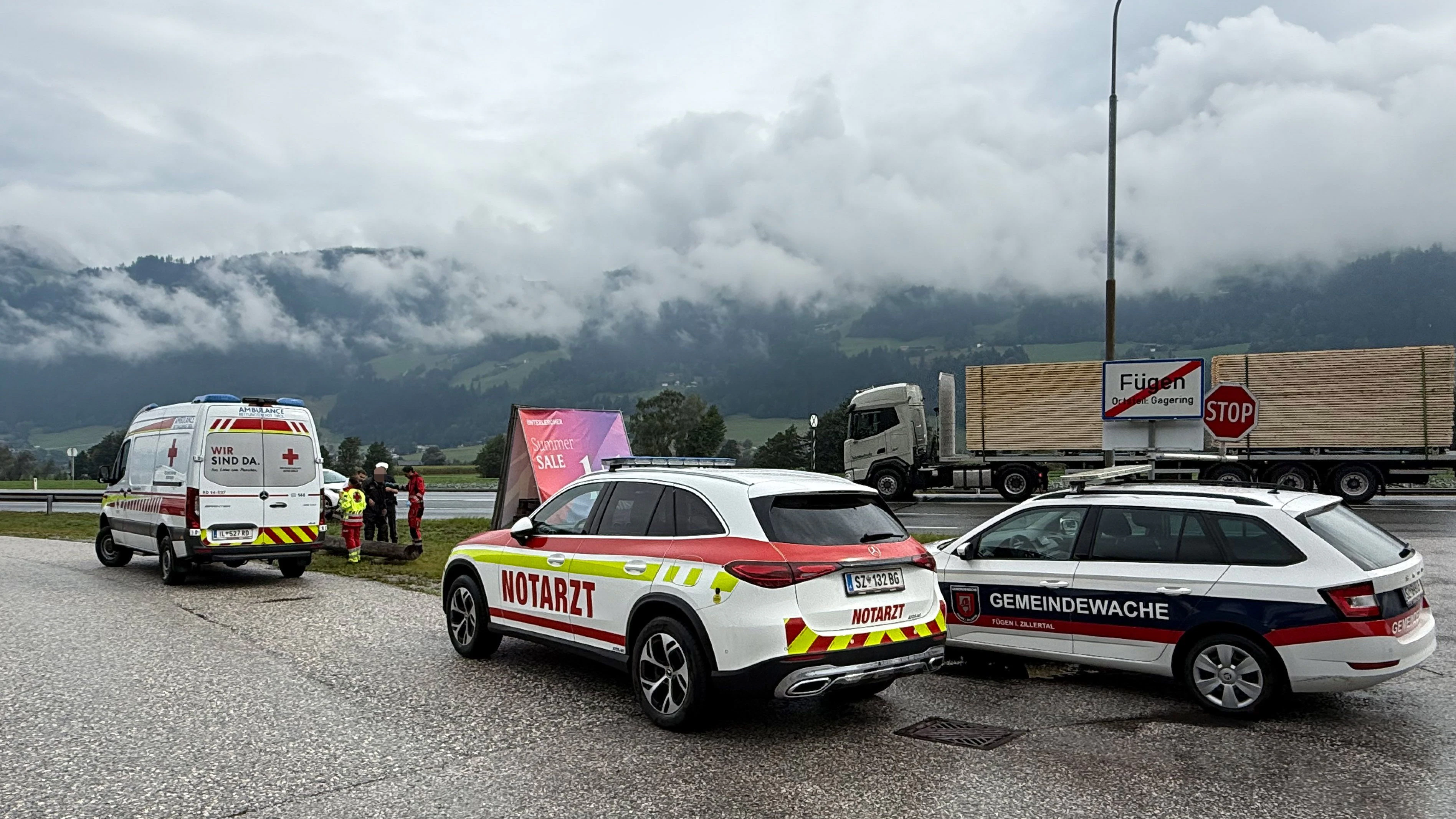 Der Biker wurde in ein Spital gebracht.