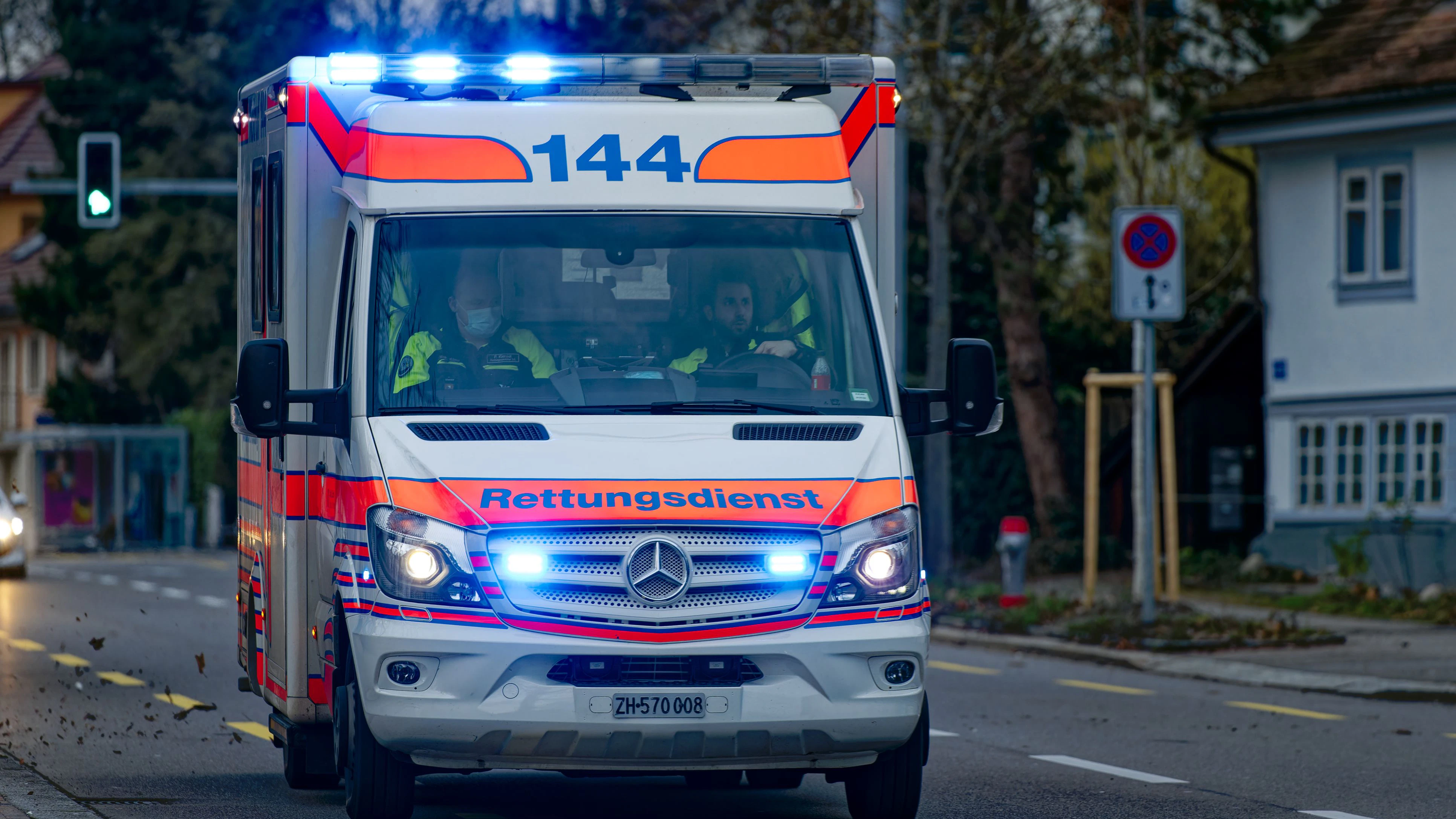 Heute.at - Mehrere Tote bei Reisebus-Unfall in der Schweiz