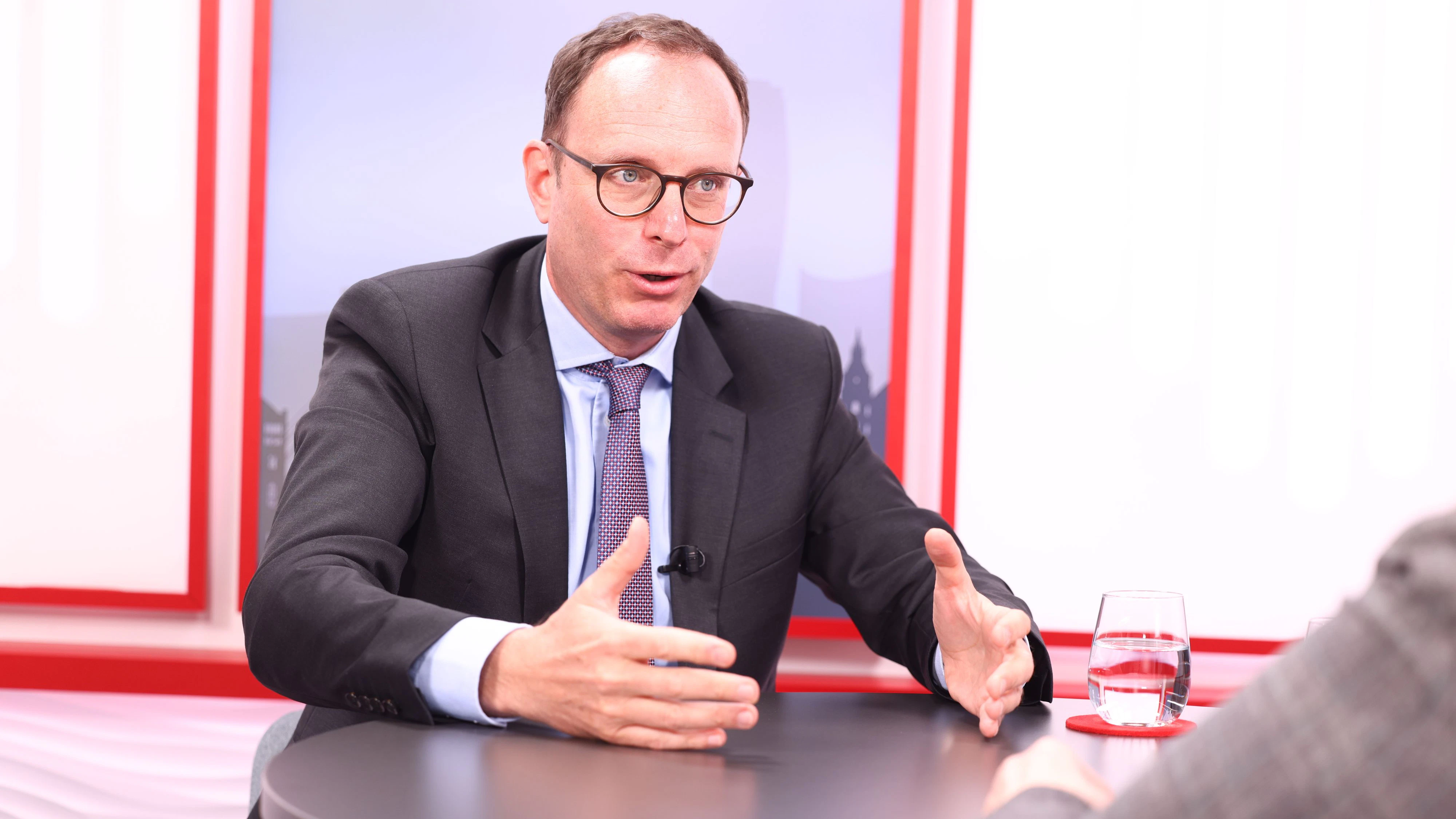 ÖVP-Finanzsprecher Andreas Ottenschläger betont, dass künftig alle Arbeitnehmer die Möglichkeit auf eine Zusatzpension bekommen.