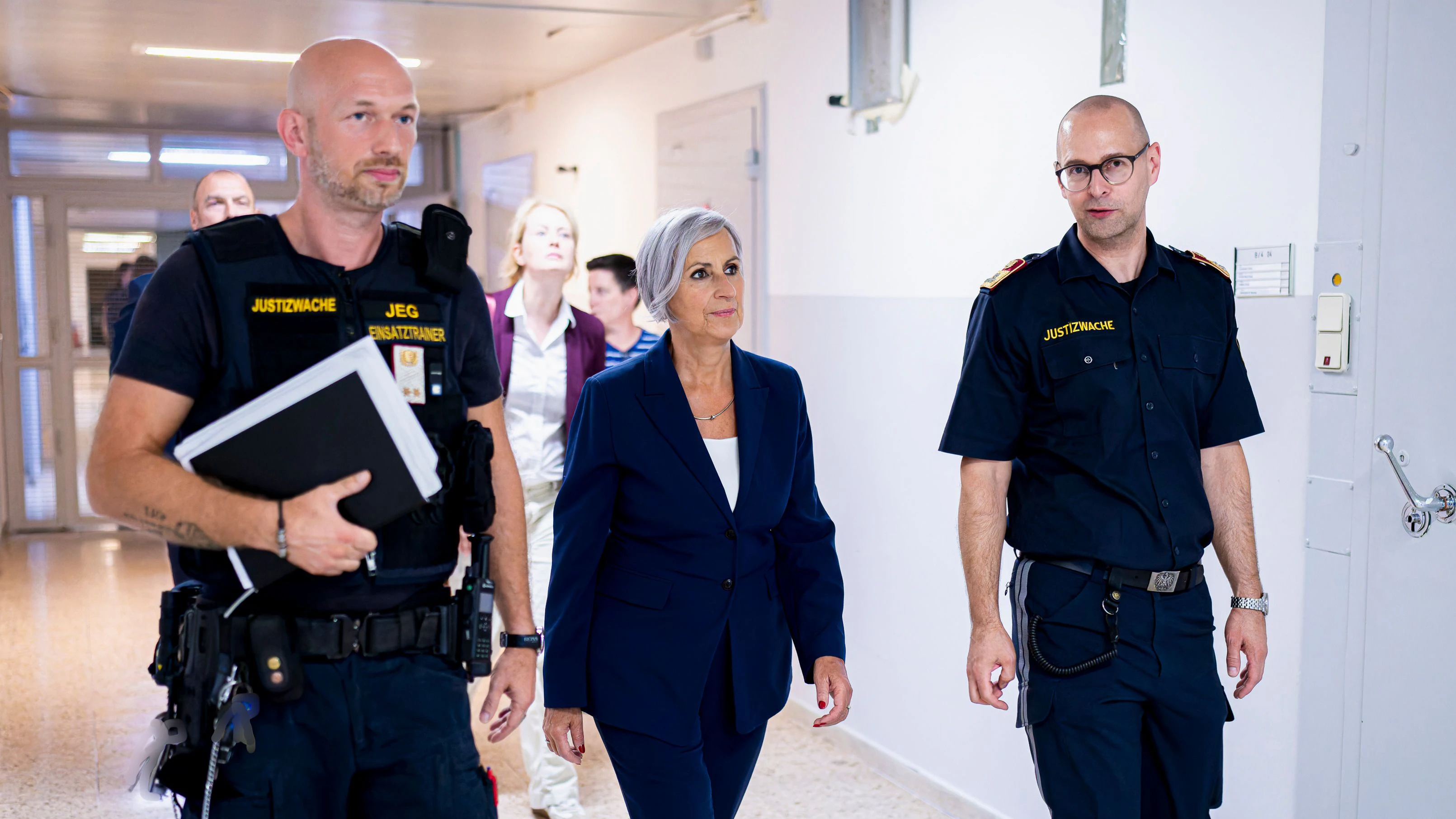 Justizministerin Anna Sporrer (SPÖ) machte sich in der Justizanstalt Josefstadt persönlich ein Bild von der Situation.
