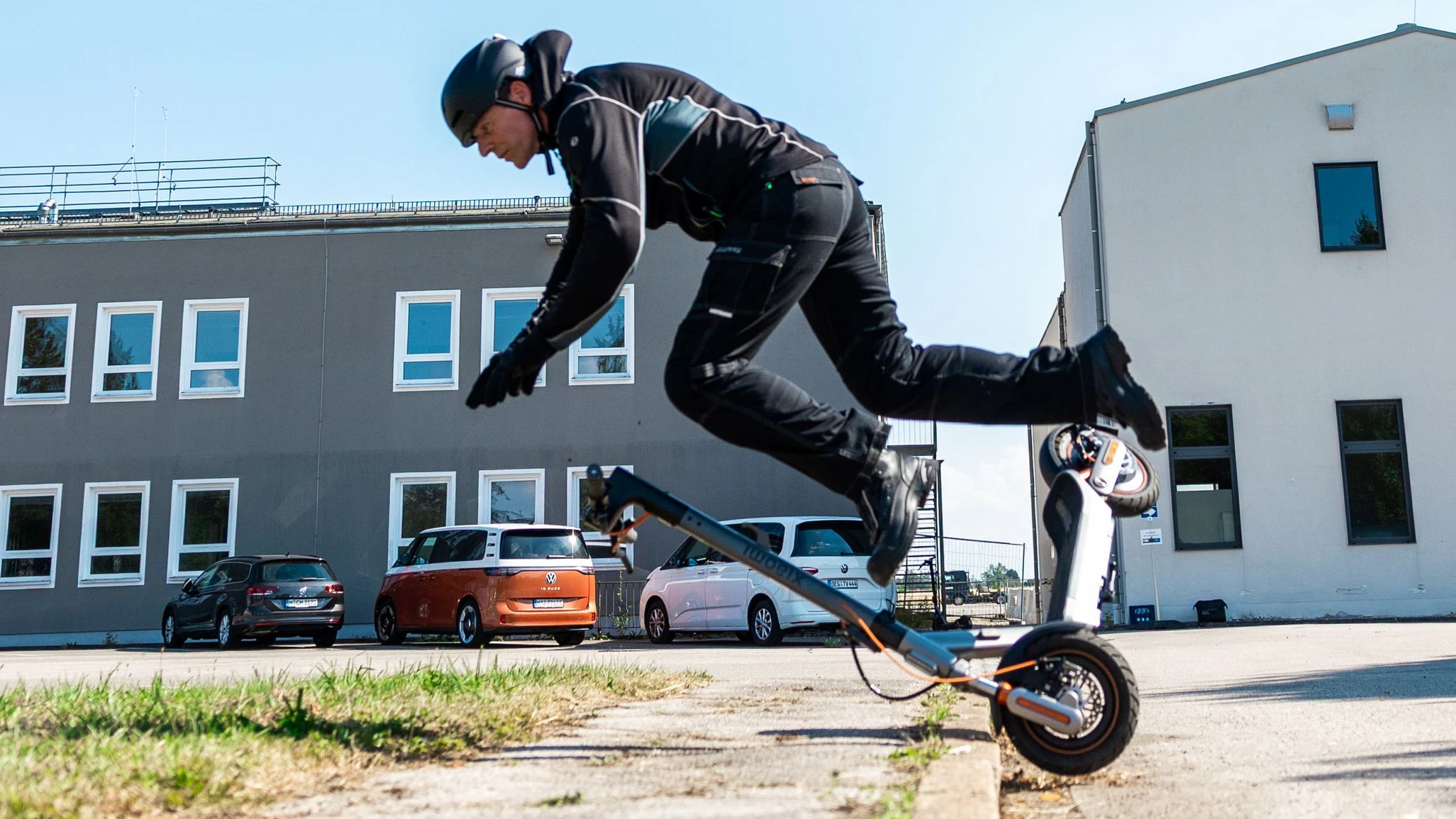 Die Zahl der Unfälle mit E-Rollern hat sich in NÖ zwischen 2023 und 2025 fast verdoppelt.