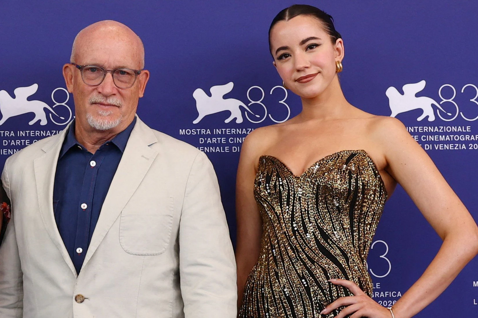 Regisseur Alex Gibney mit Ashley St. Clair bei den Filmfestspielen in Venedig: Musk sei "eine Spermienkanone", sagt die Influencerin, die mit ihm einen Sohn hat