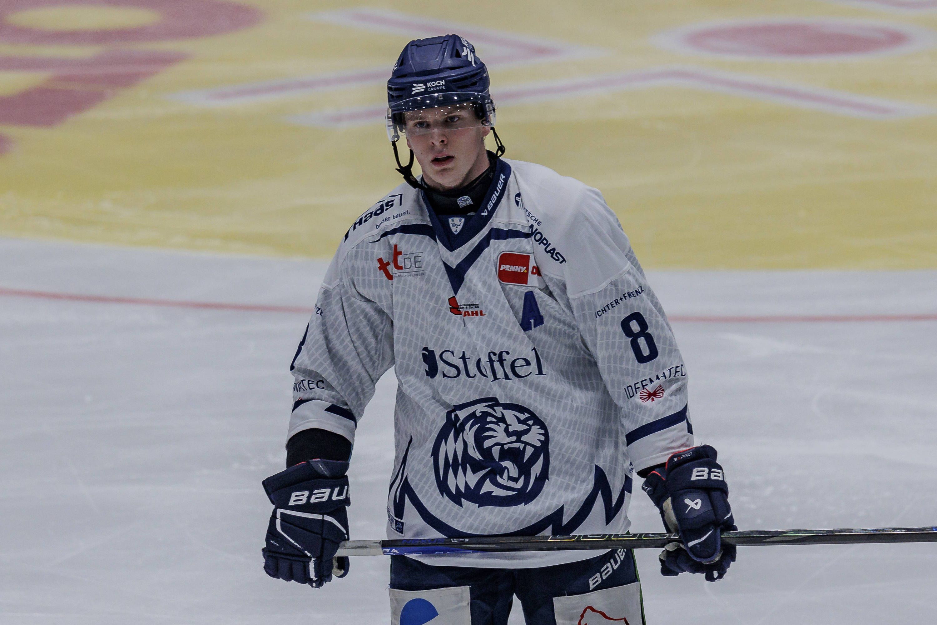Josh Samanski 2024, damals noch im Trikot für die Straubing Tigers.