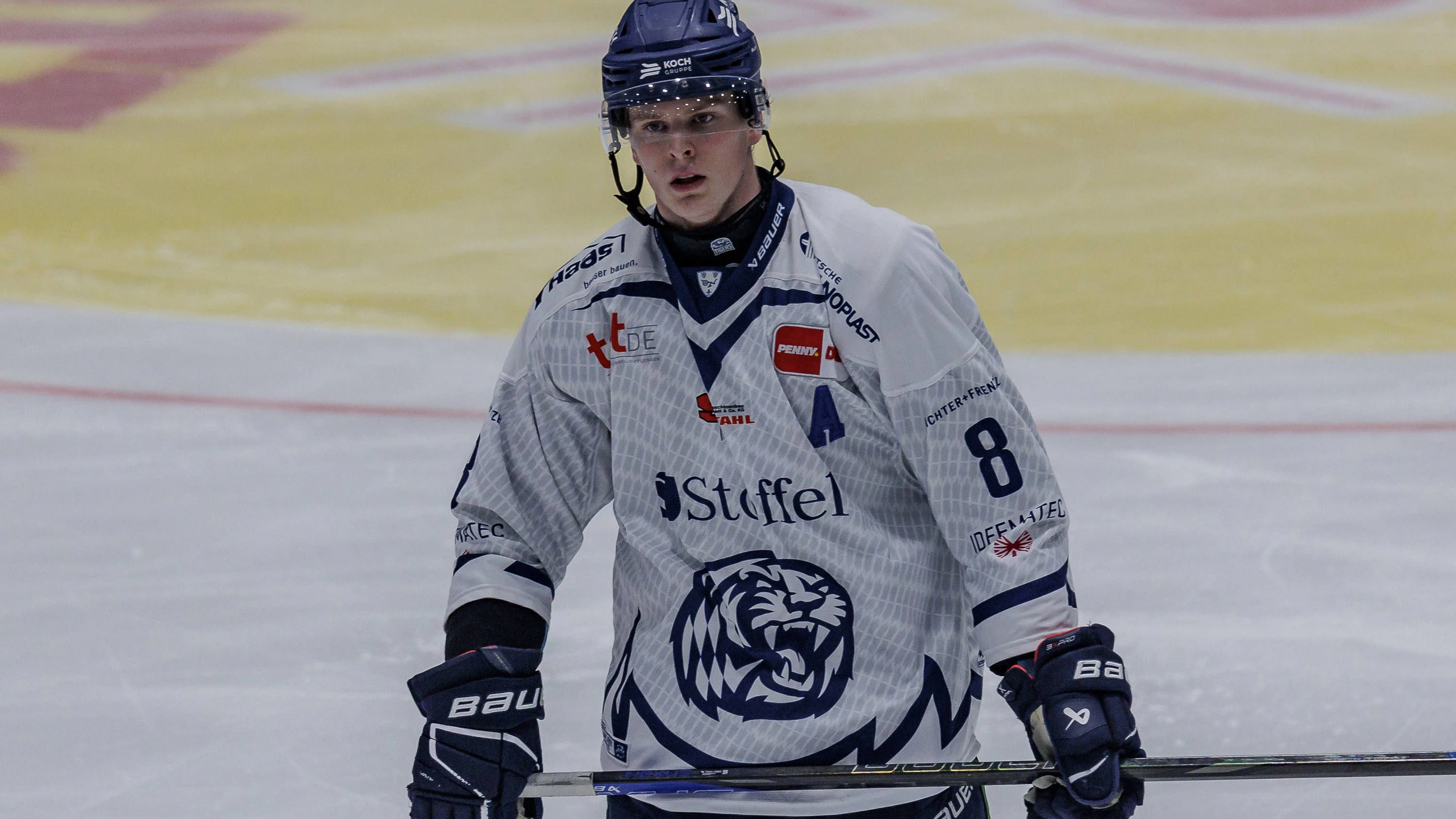 Josh Samanski 2024, damals noch im Trikot für die Straubing Tigers.