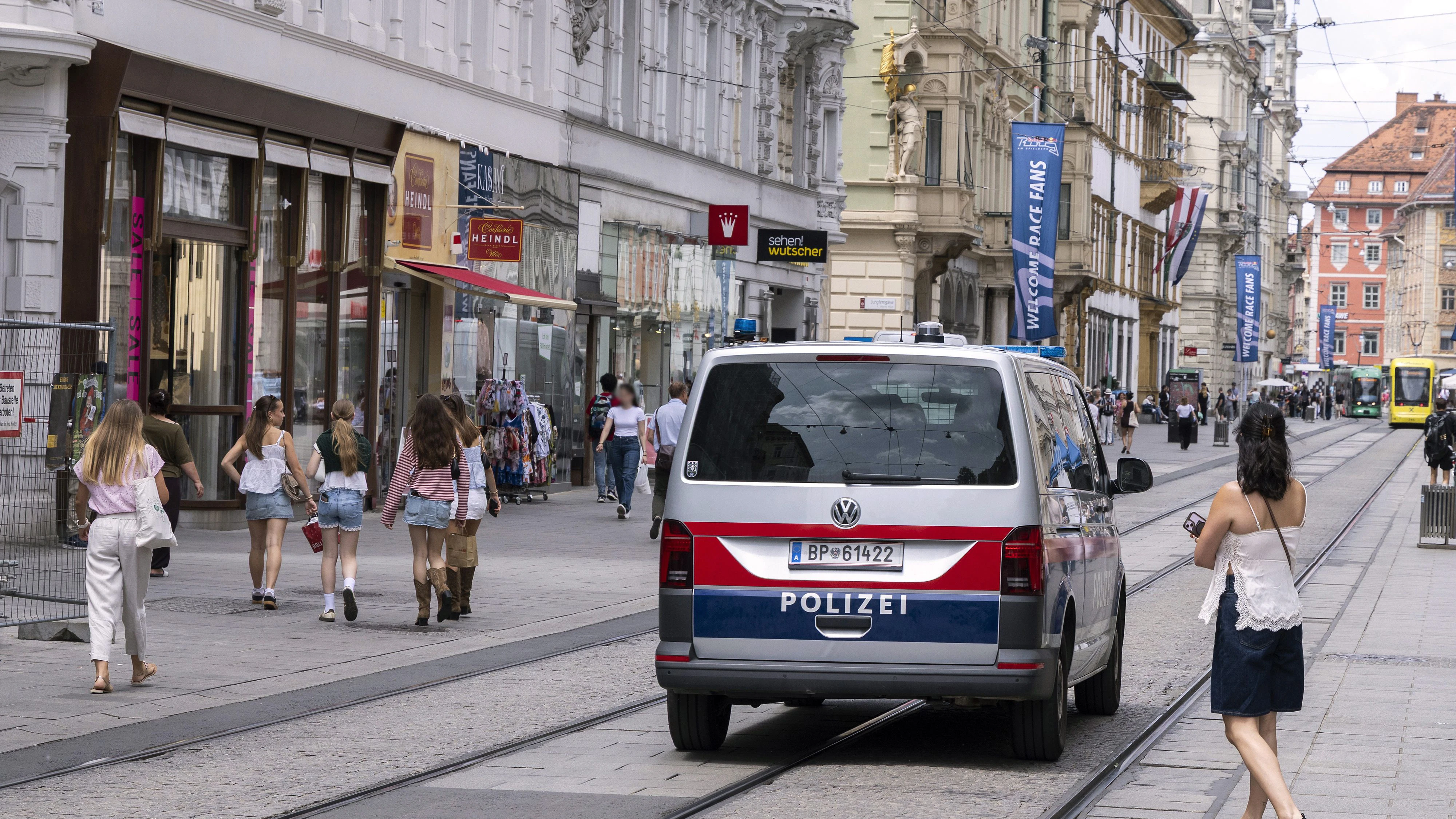 Heute.at - Vor Kindern entblößt – Polizei bittet alle um Hilfe