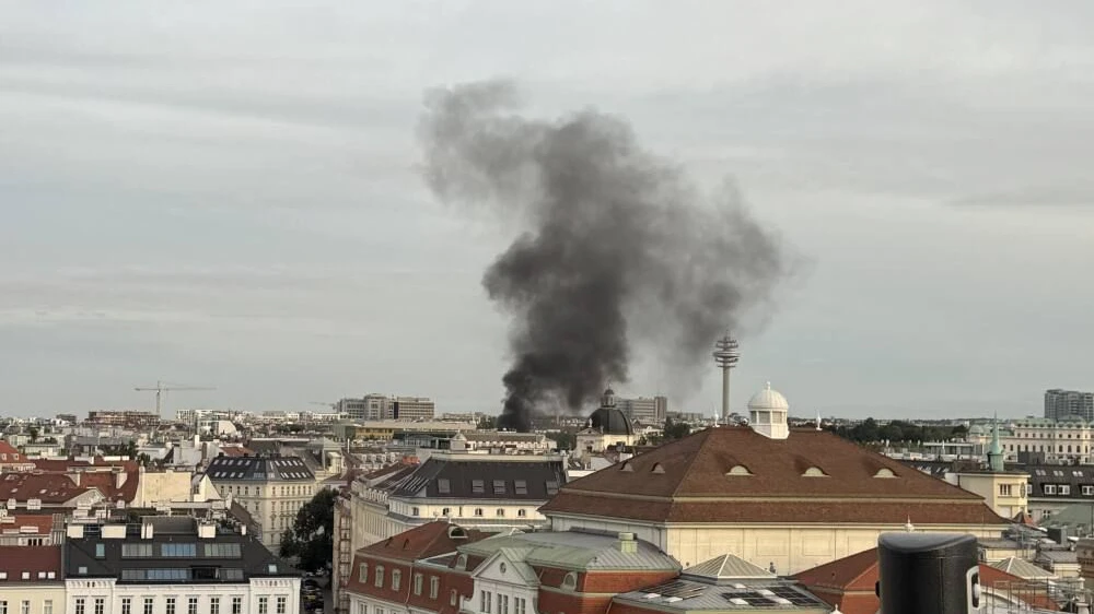 Das Auto fing am Rennweg plötzlich Feuer.
