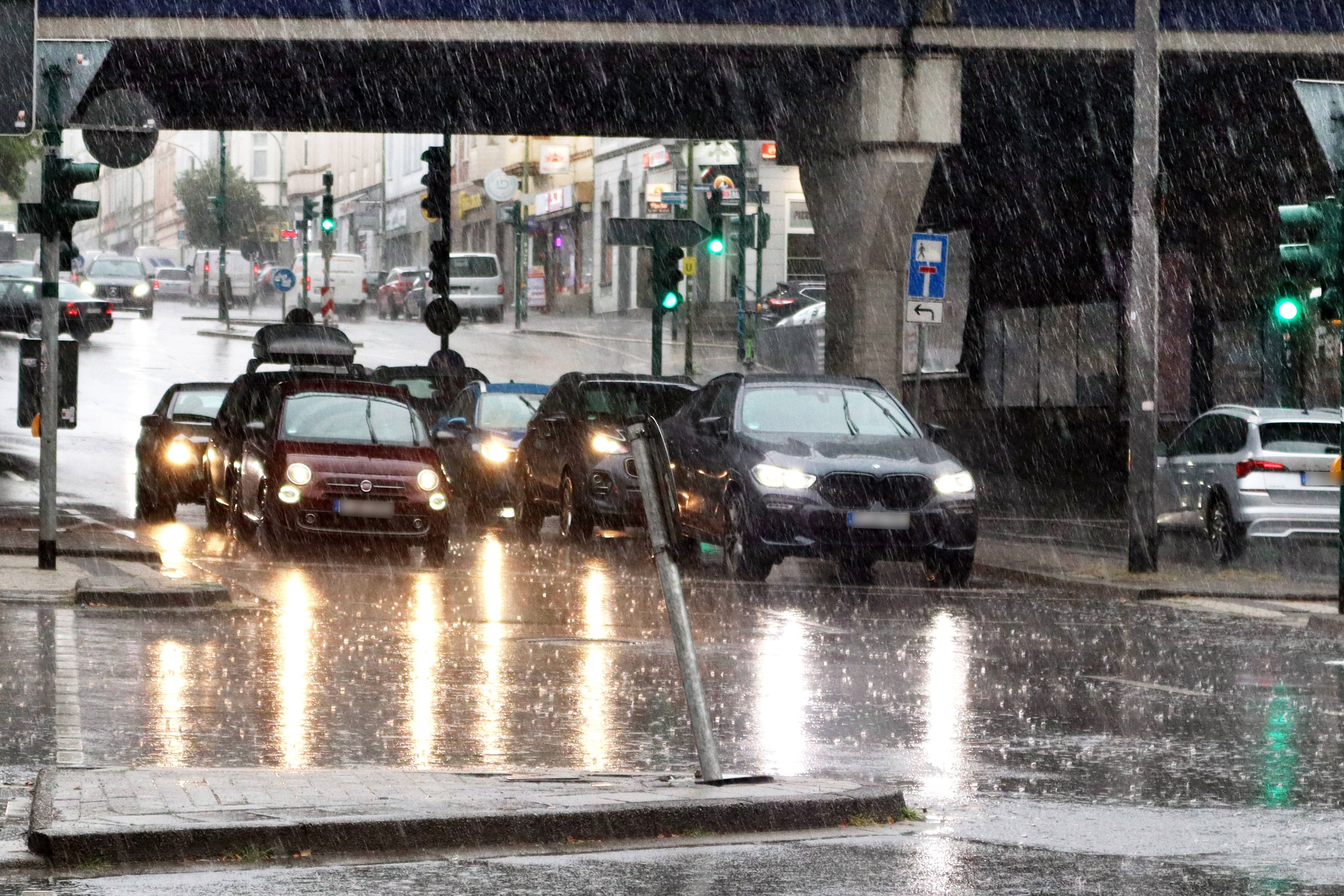 Heute.at - Gewitter mit kräftigen Regenschauern im Anmarsch
