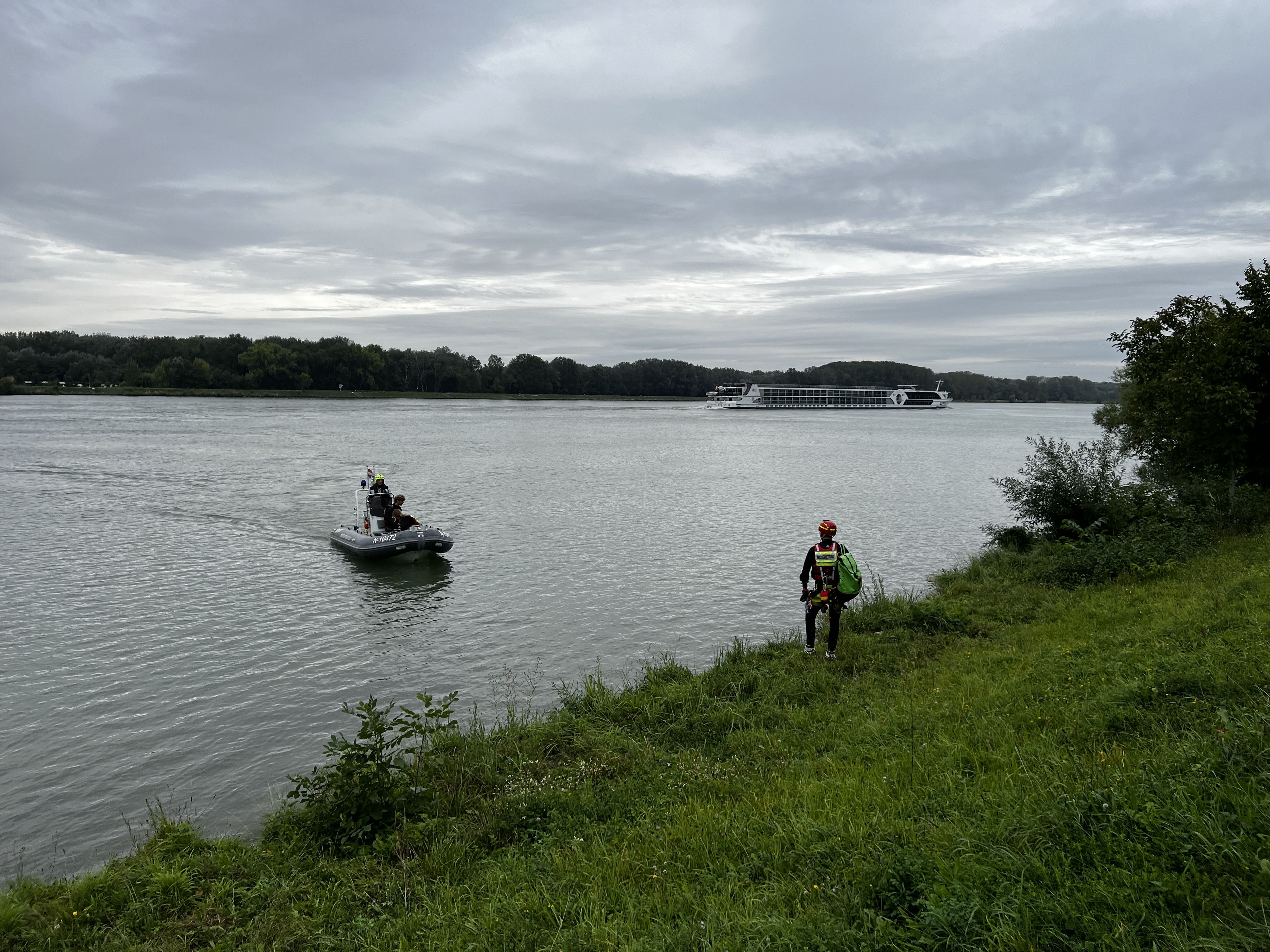 Ein Notruf löste am Mittwoch, dem 9. September, einen Großeinsatz auf der Donau bei Klosterneuburg aus.