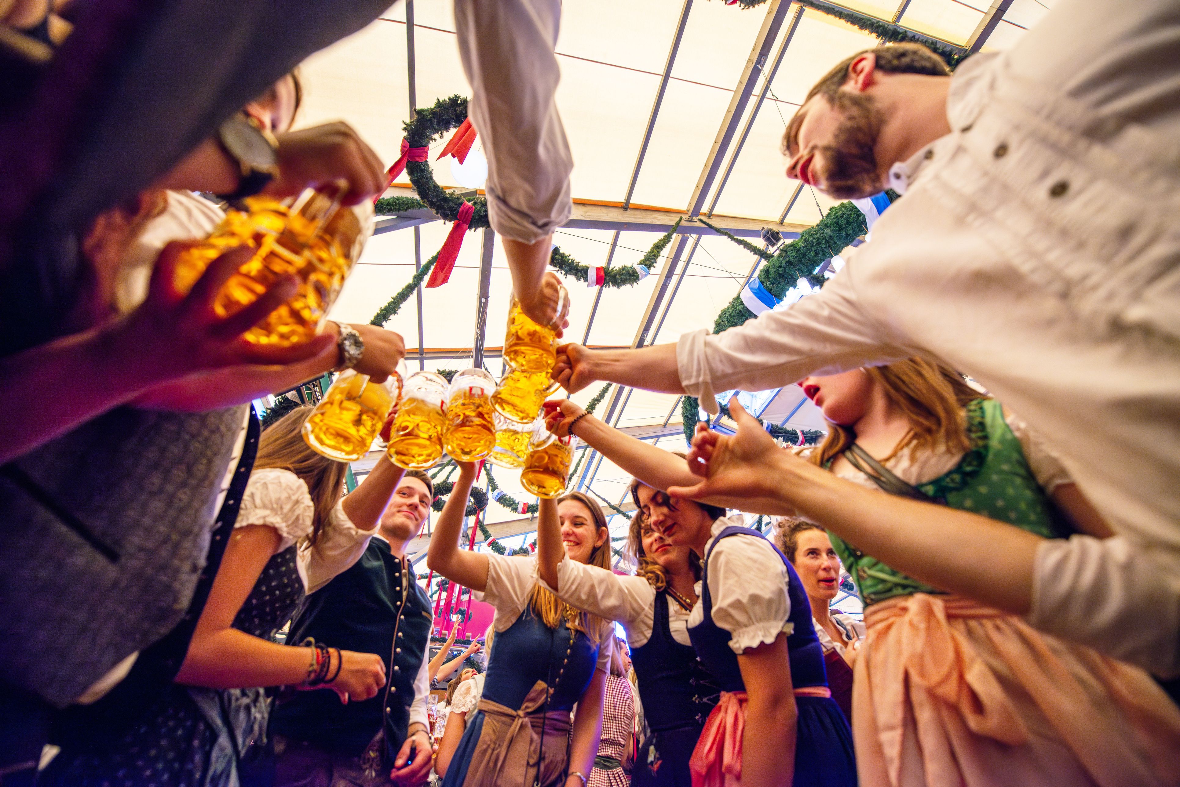 Heute.at - 5.000 Euro Strafe! Diese Dinge sind auf der Wiesn tabu