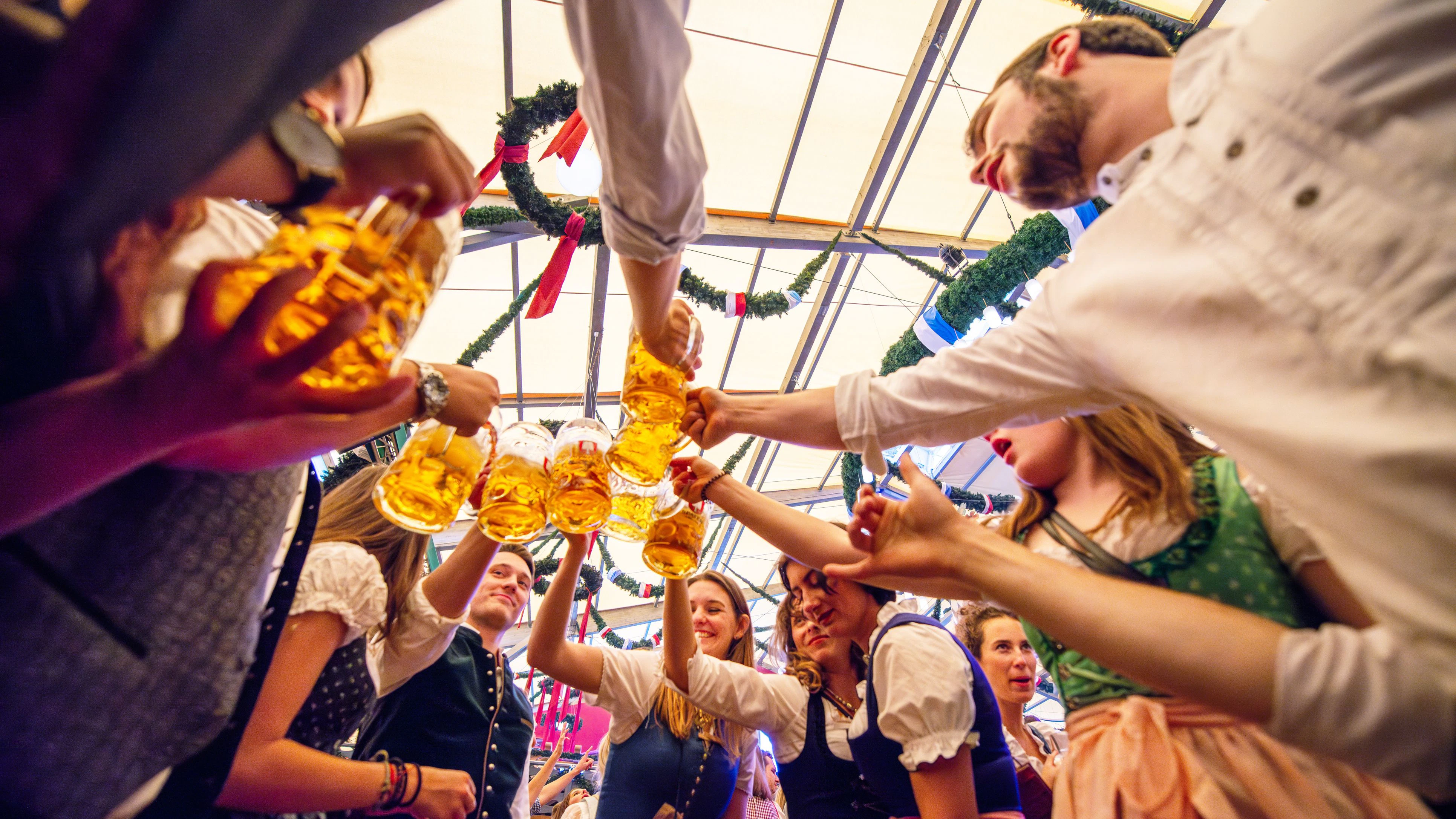 Heute.at - 5.000 Euro Strafe! Diese Dinge sind auf der Wiesn tabu