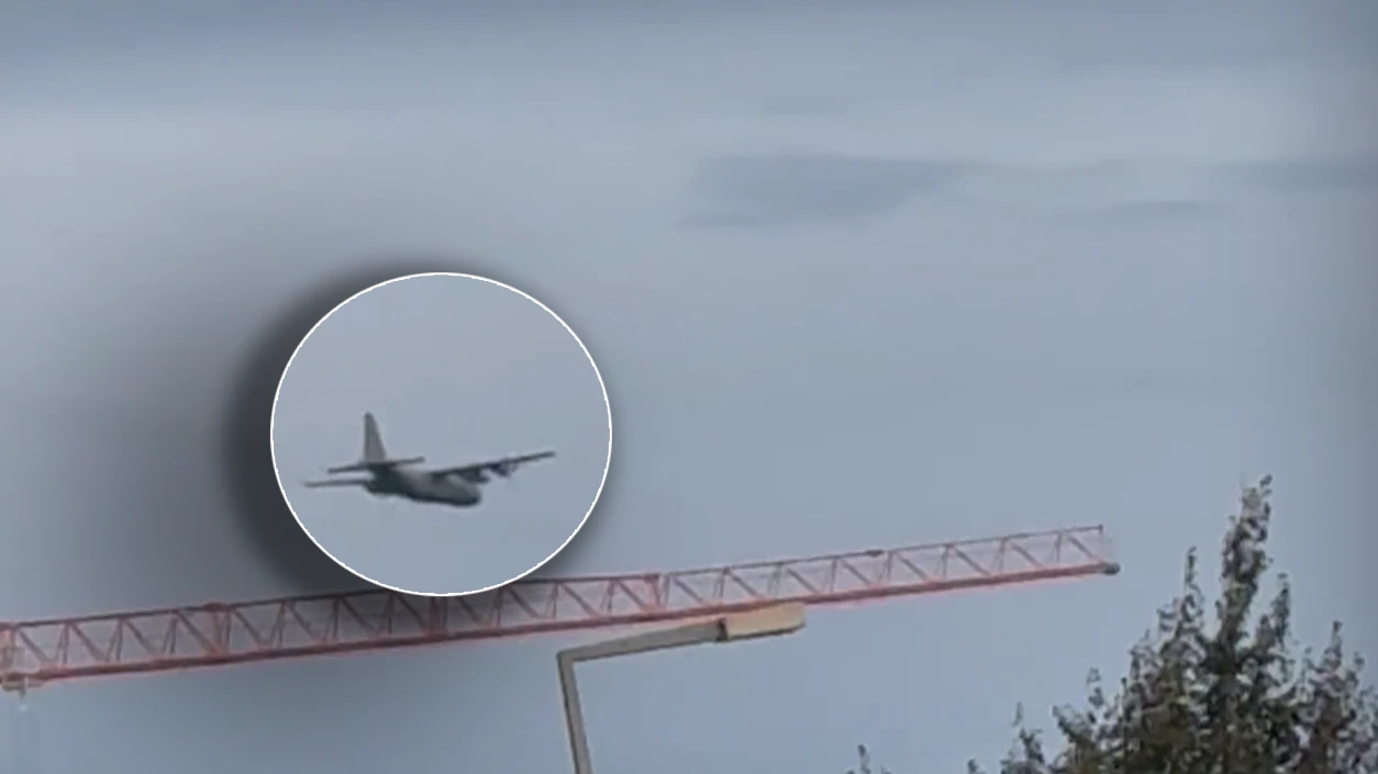 Im auffallenden Tiefflug bewegte sich der Flieger über den Wiener Prater.