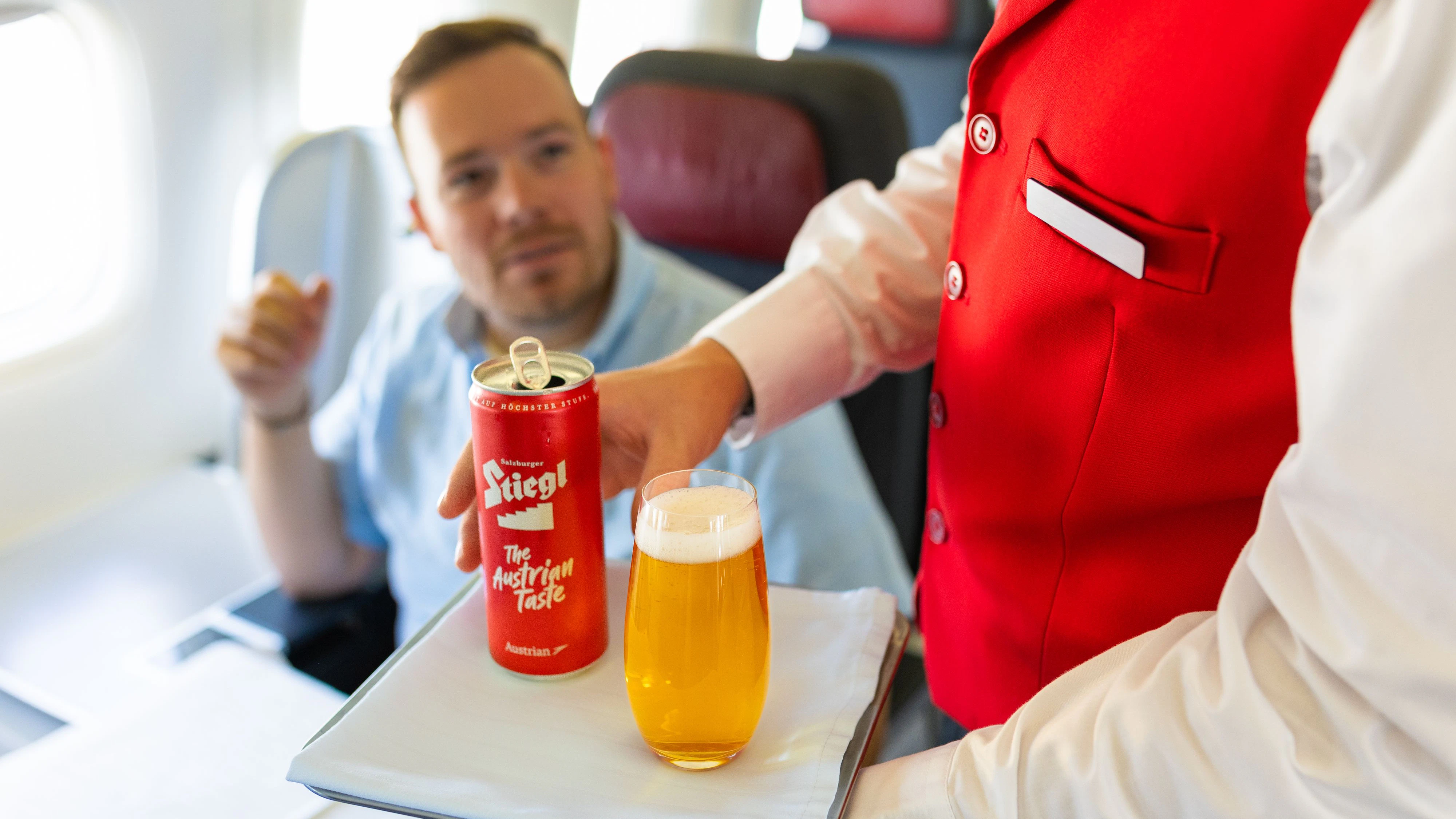 Auf der Langstrecke gibt es das Bier in allen Reiseklassen.