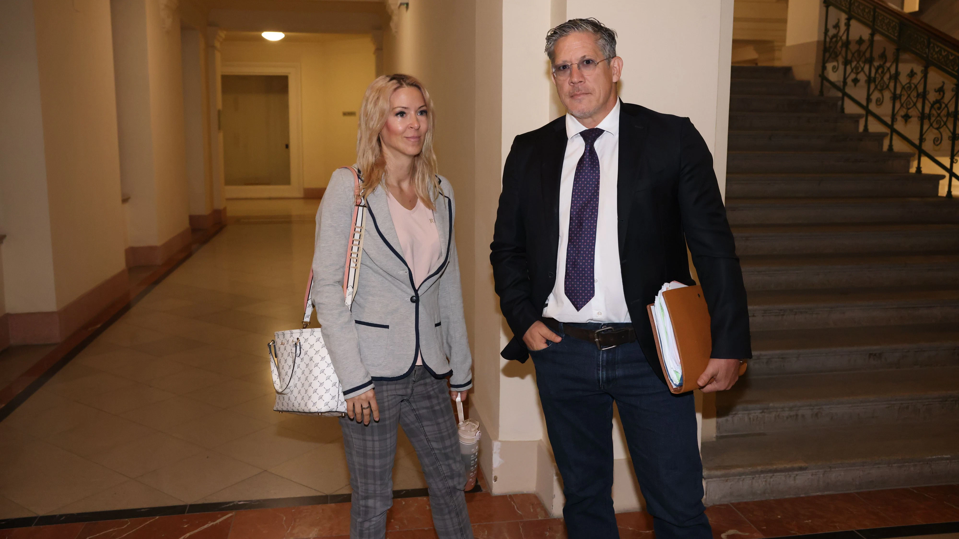 Heute.at - Streit um Lugner-Villa – Zeugen packen vor Gericht aus
