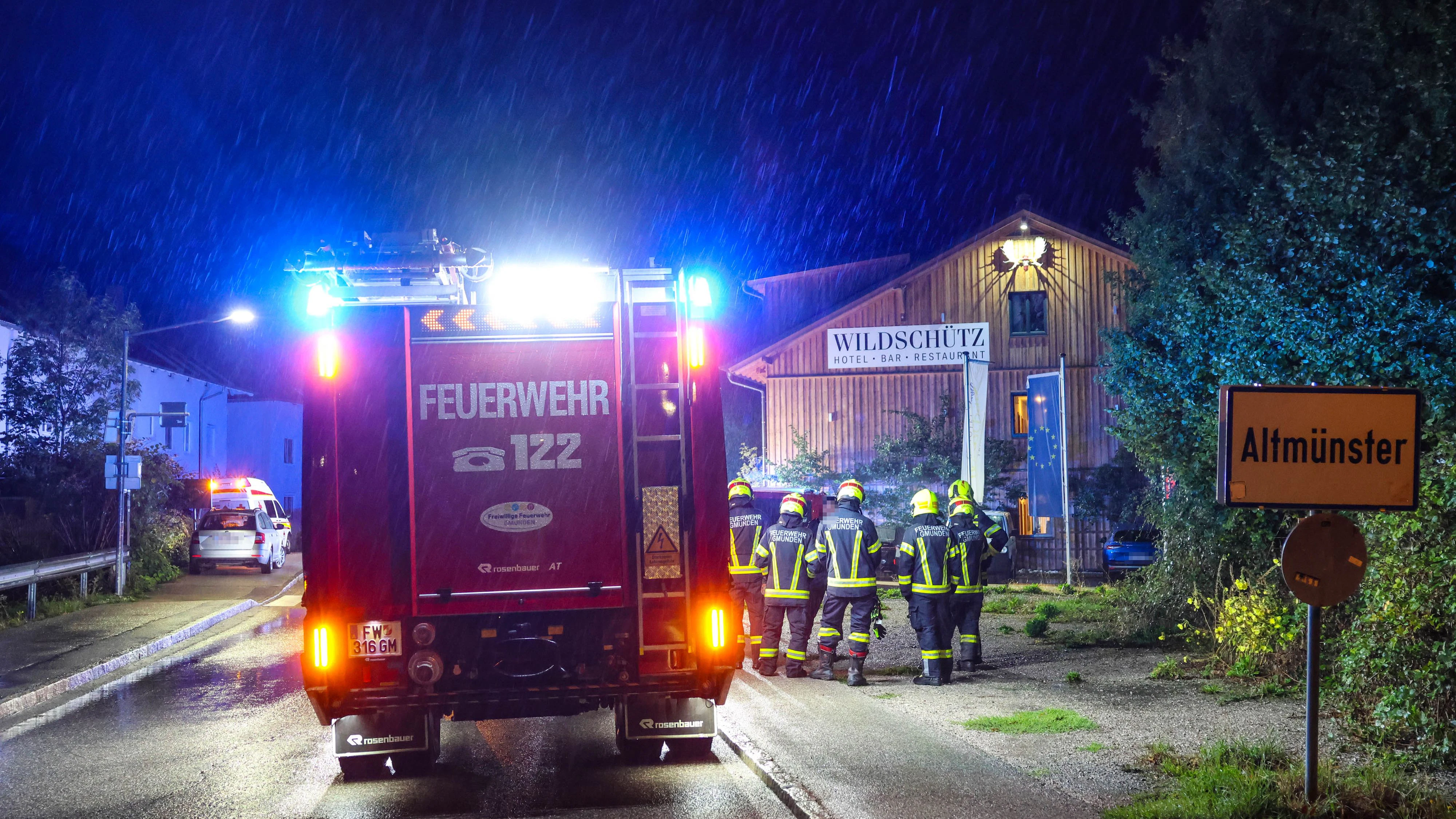 Heute.at - Feuerwehr rückt mitten in der Nacht zu Hotel aus