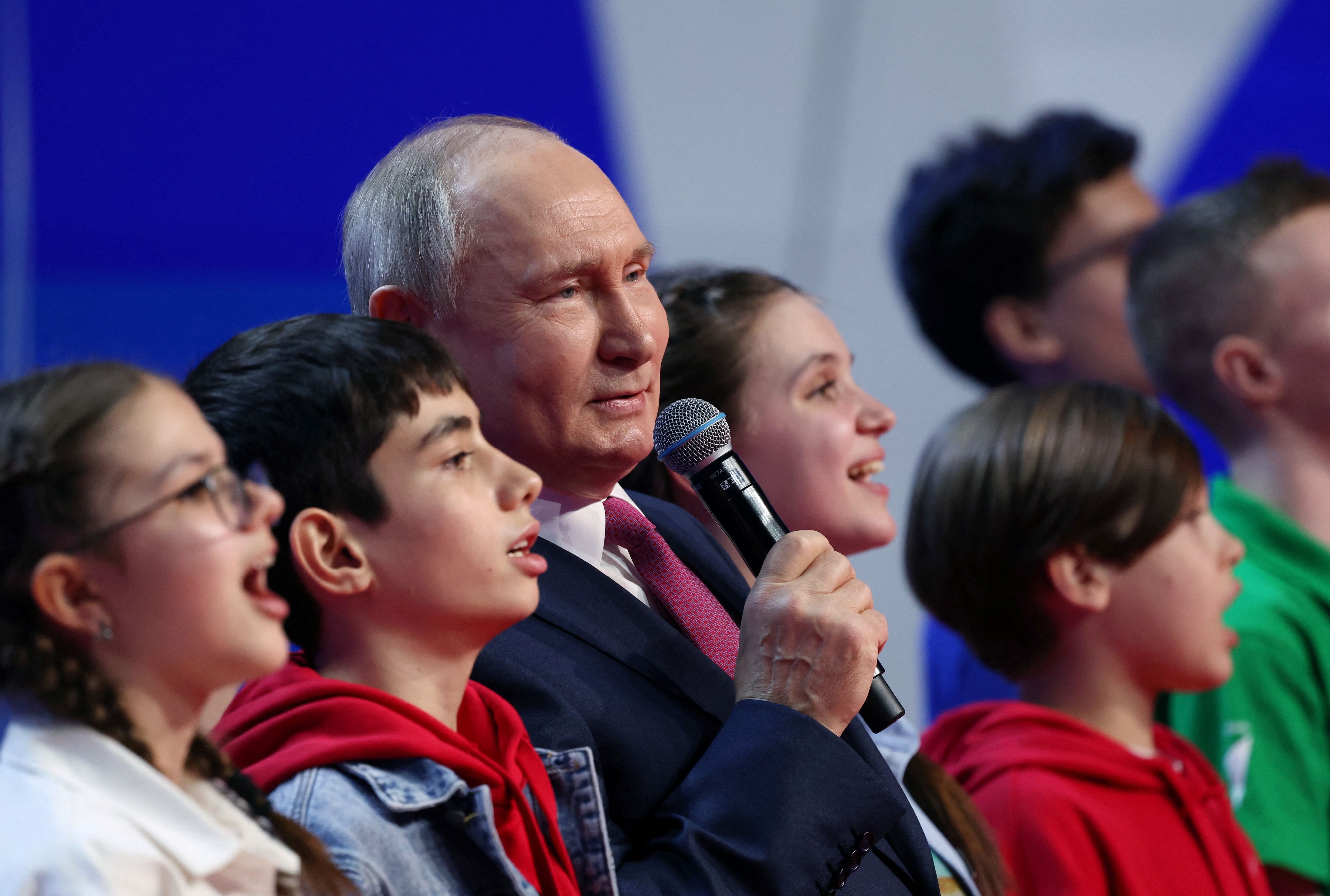 Heute.at - So will Putin Kindergartenkinder für Krieg begeistern