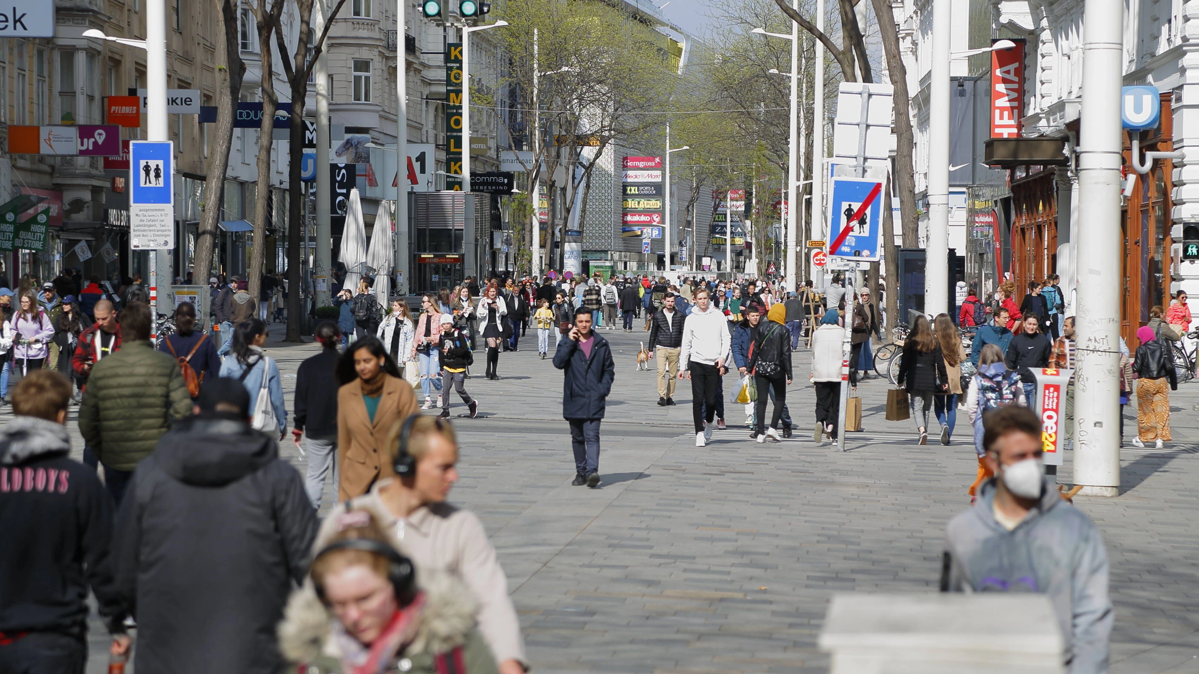 Menschen auf der Mariahilferstraße