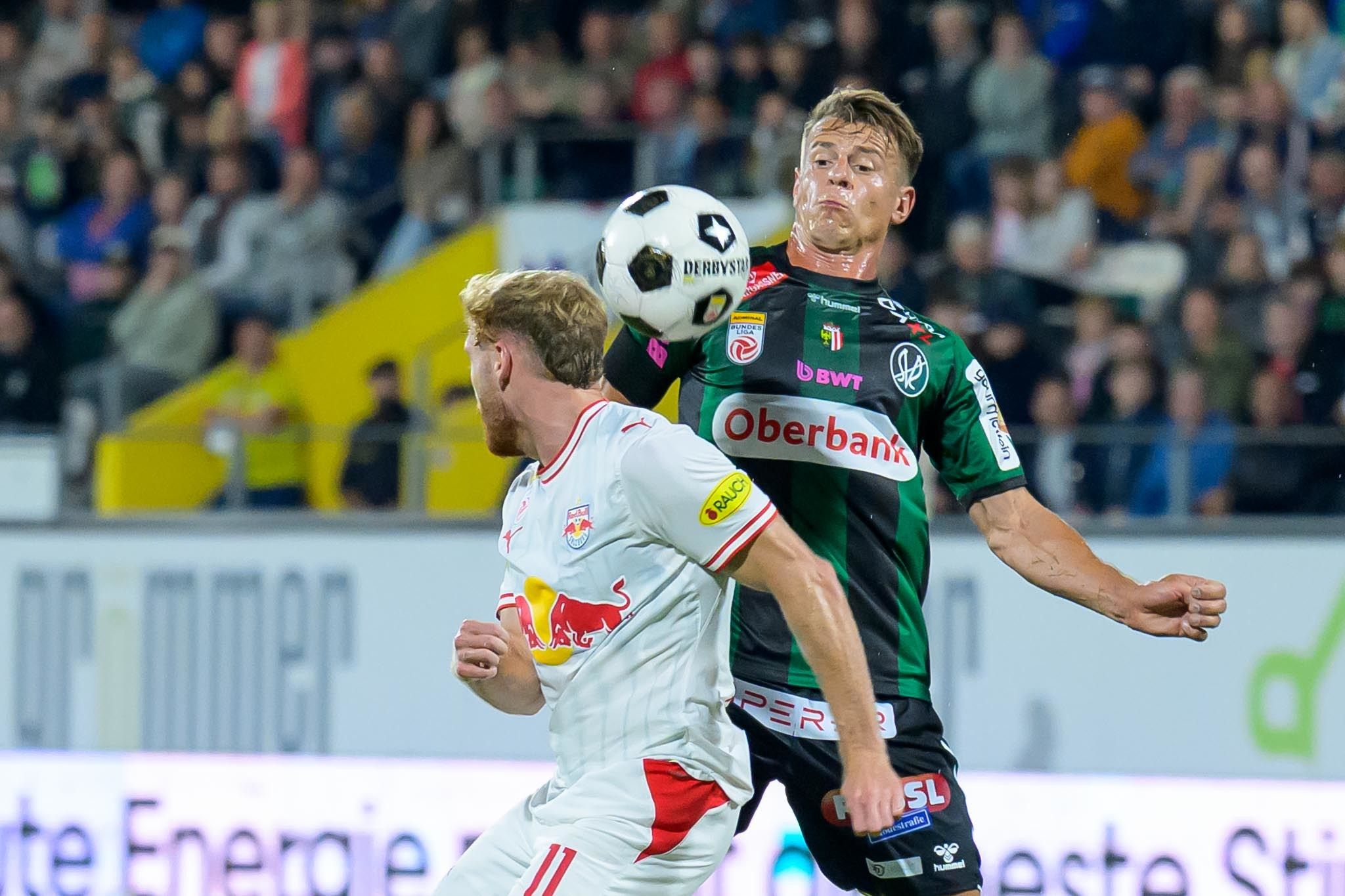 Ried und Salzburg im direkten Duell. 