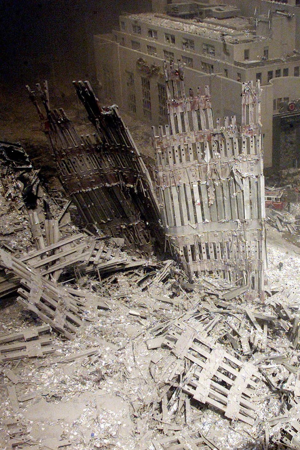 Trümmer des World Trade Center am 11. September 2001. Beim 25-jährigen Gedenken an die Anschläge wird Präsident Donald Trump allerdings fehlen