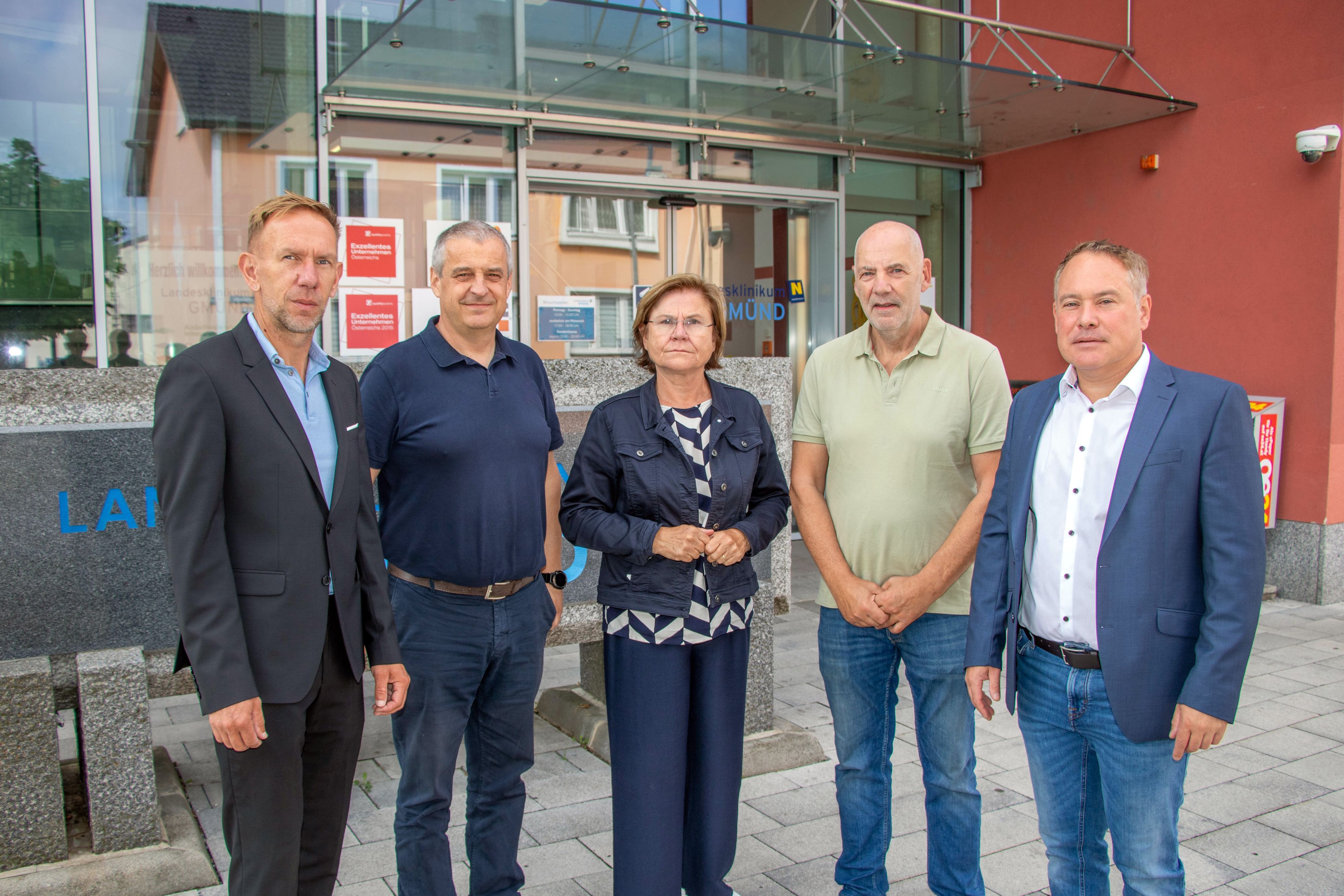Gemeinderat Christian Ferus-Lotz, Stadtrat Martin Preis, Bürgermeisterin Helga Rosenmayer sowie die Stadträte Roman Erhart und Thomas Miksch