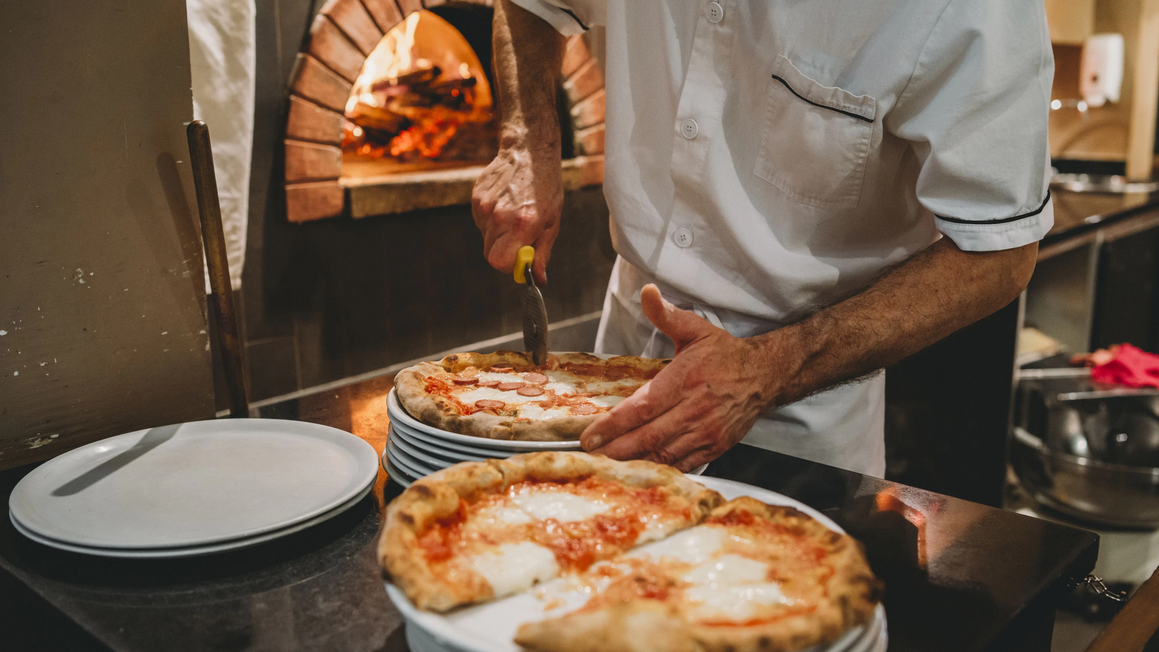 Heute.at - Pizza-Gebühr! Ärger wegen Kosten fürs Schneiden