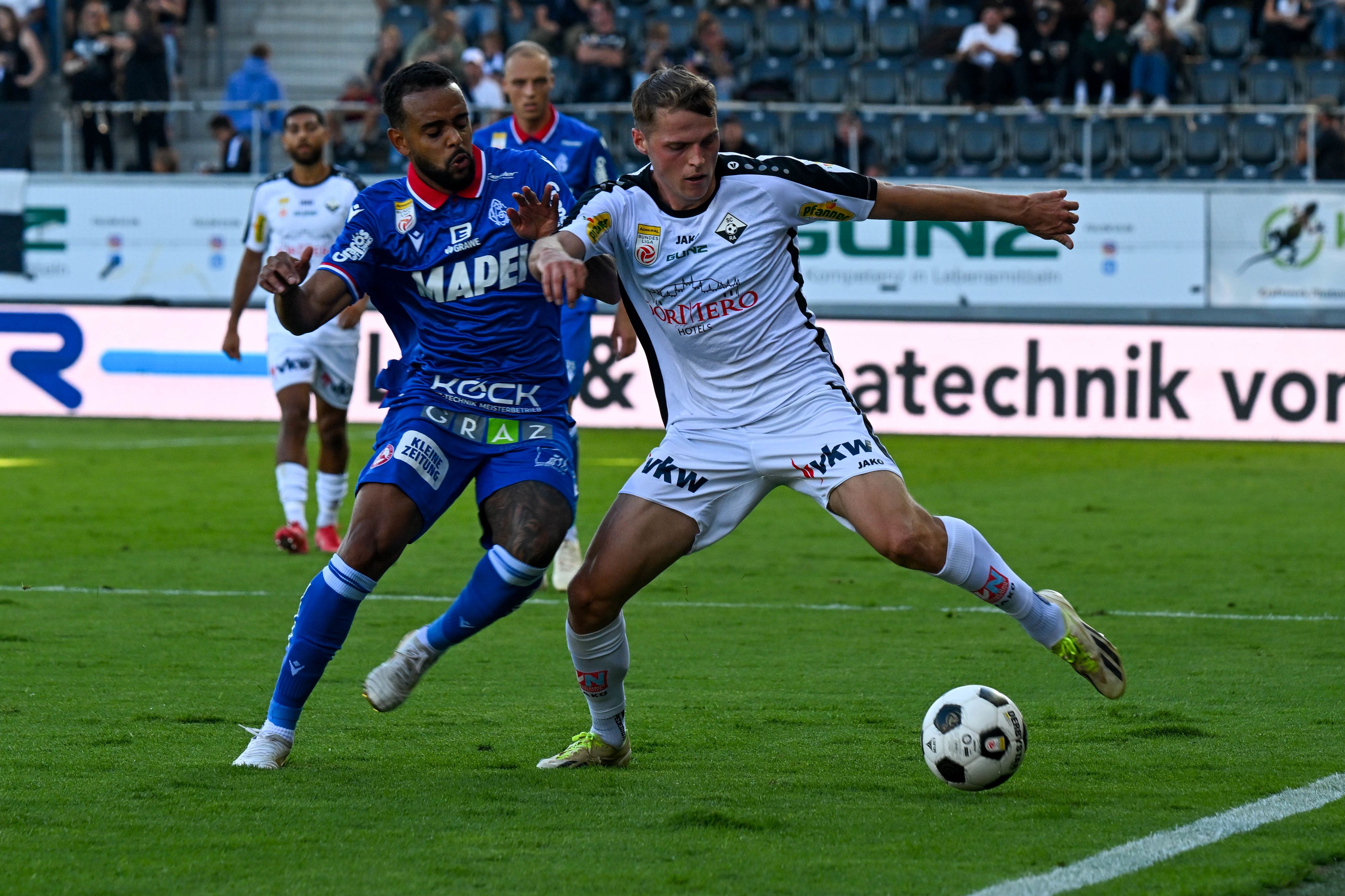 Altach und der GAK im Bundesliga-Duell. 