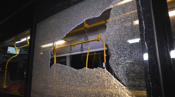 Schüsse auf fahrenden Linienbus