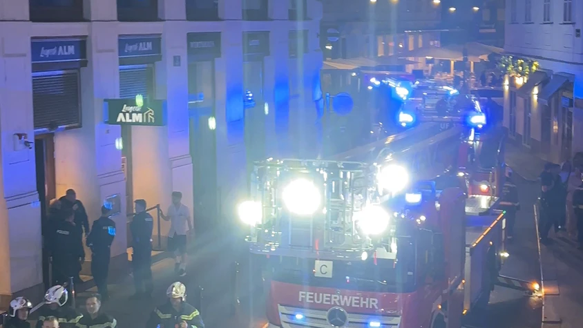 Heute.at - Feuer bei bekanntem Stadtheurigen – Einsatz in der City