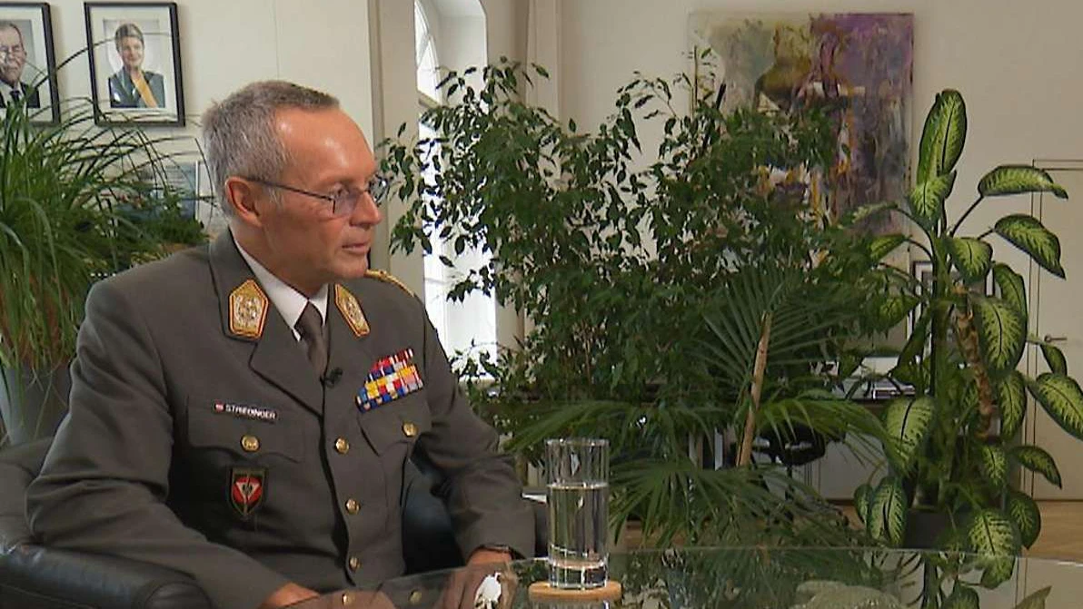 Generalstabschef Rudolf Striedinger im Gespräch mit Robert Friess.