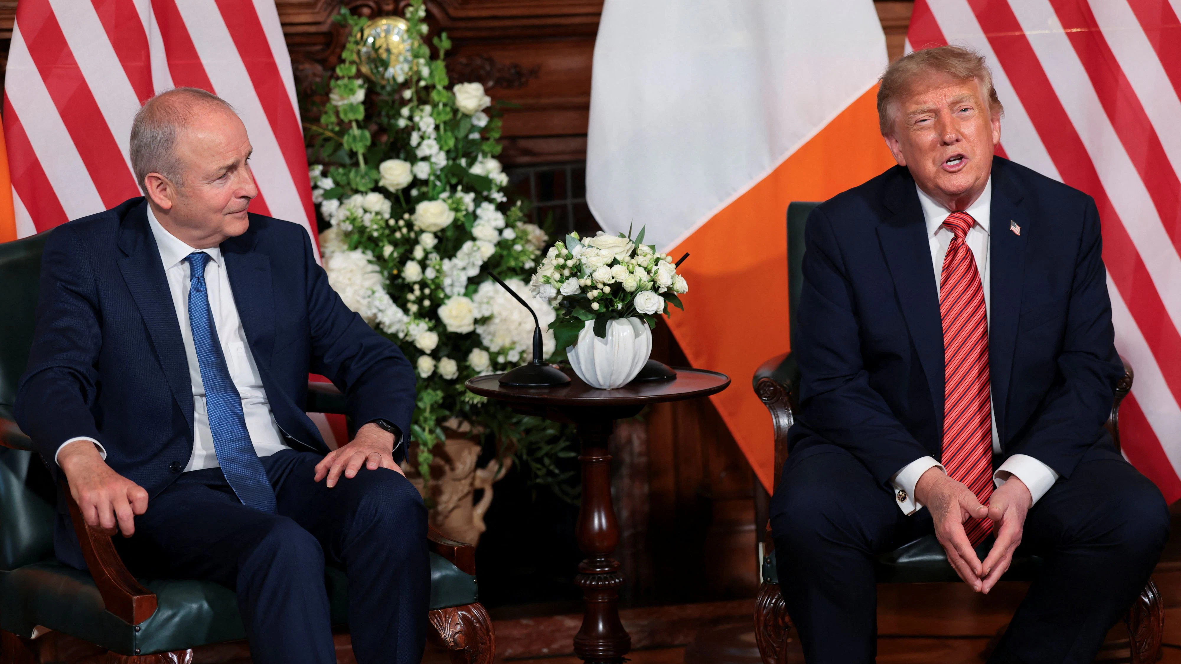 US-Präsident Donald Trump bei seinem Treffen mit dem irischen Regierungschef Micheál Martin.