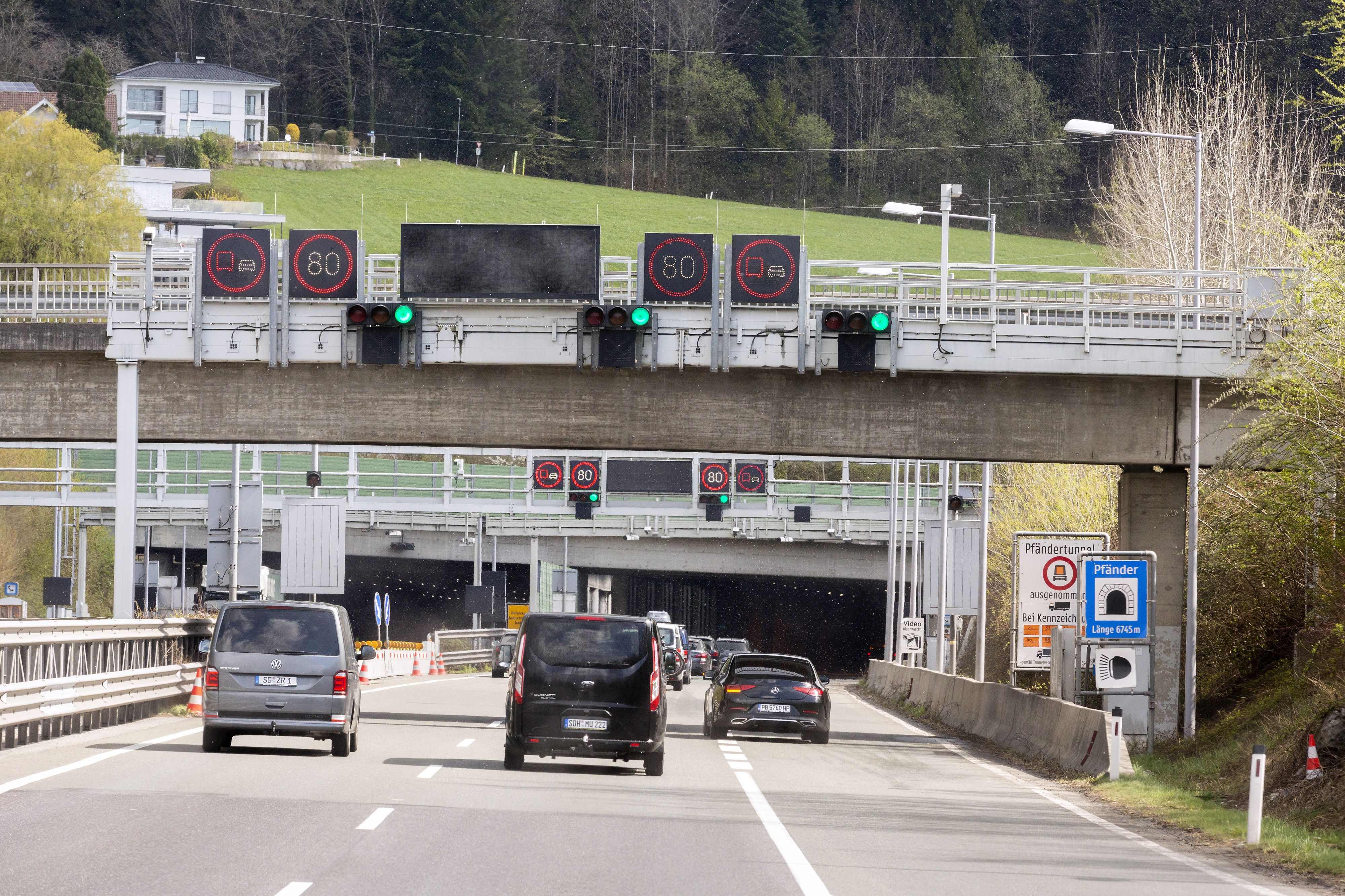 Starke Rauchentwicklung im Pfändertunnel