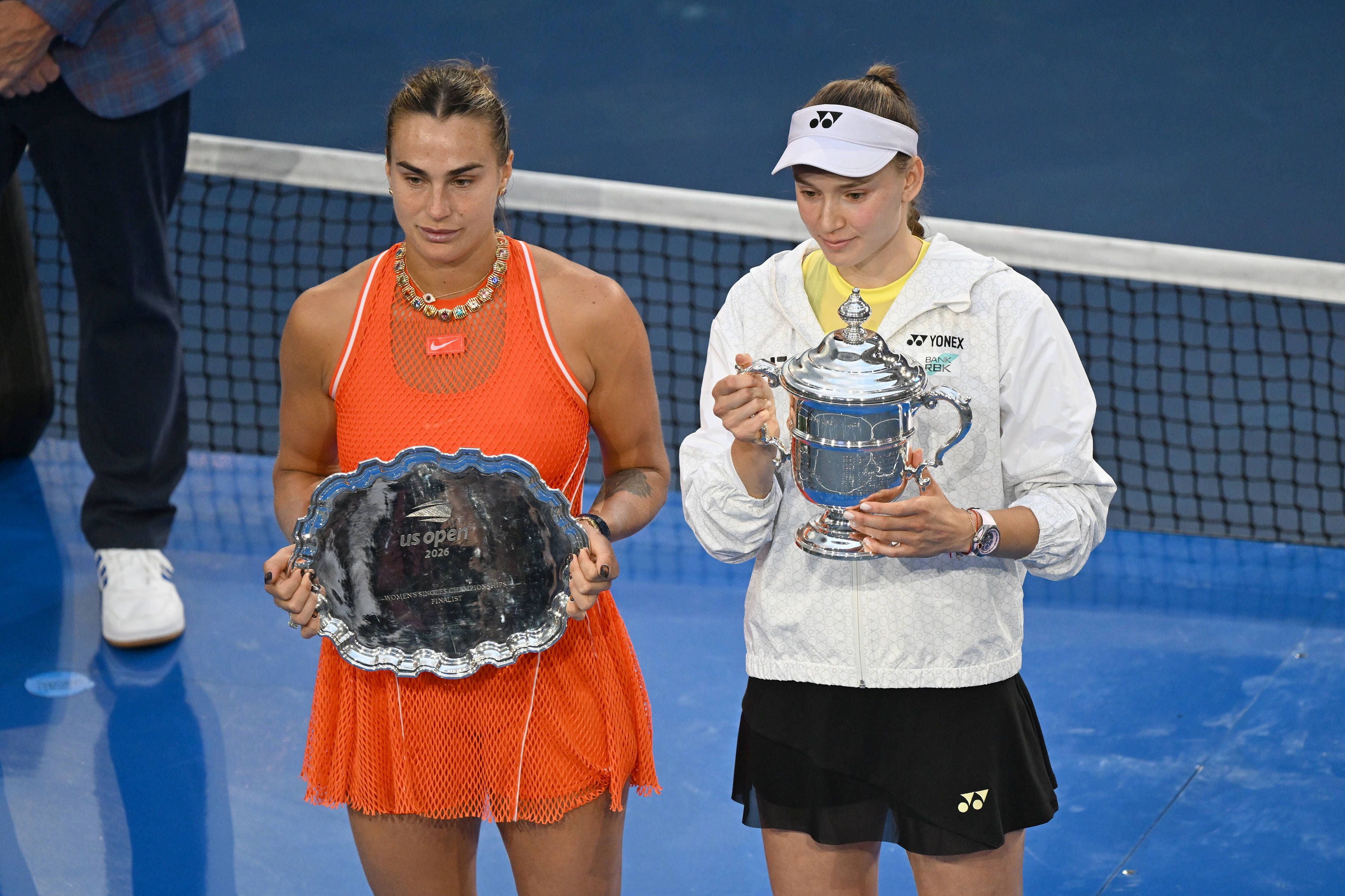 Sabalenka (l.) hatte gegen Rybakina das Nachsehen