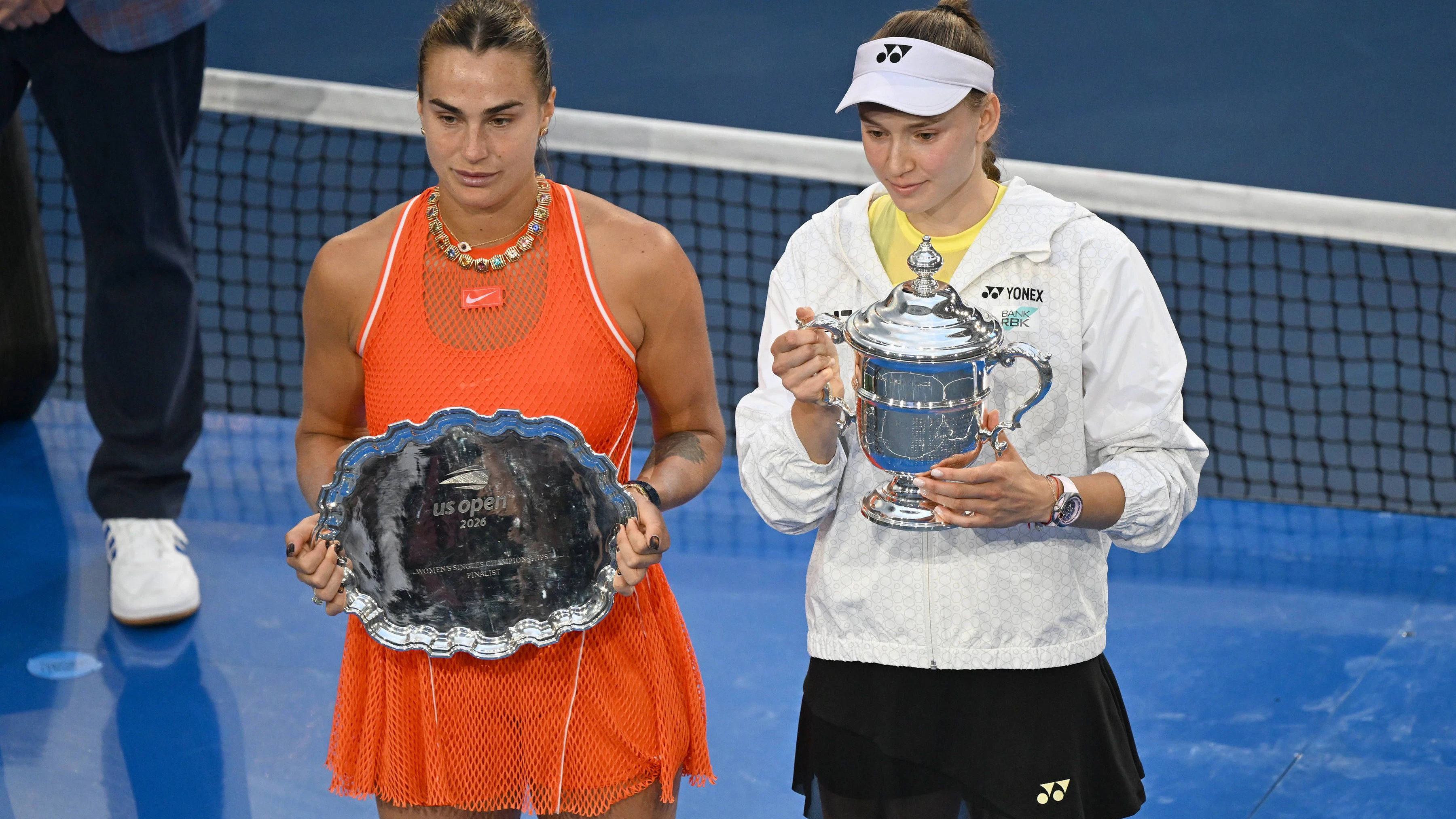 Sabalenka (l.) hatte gegen Rybakina das Nachsehen