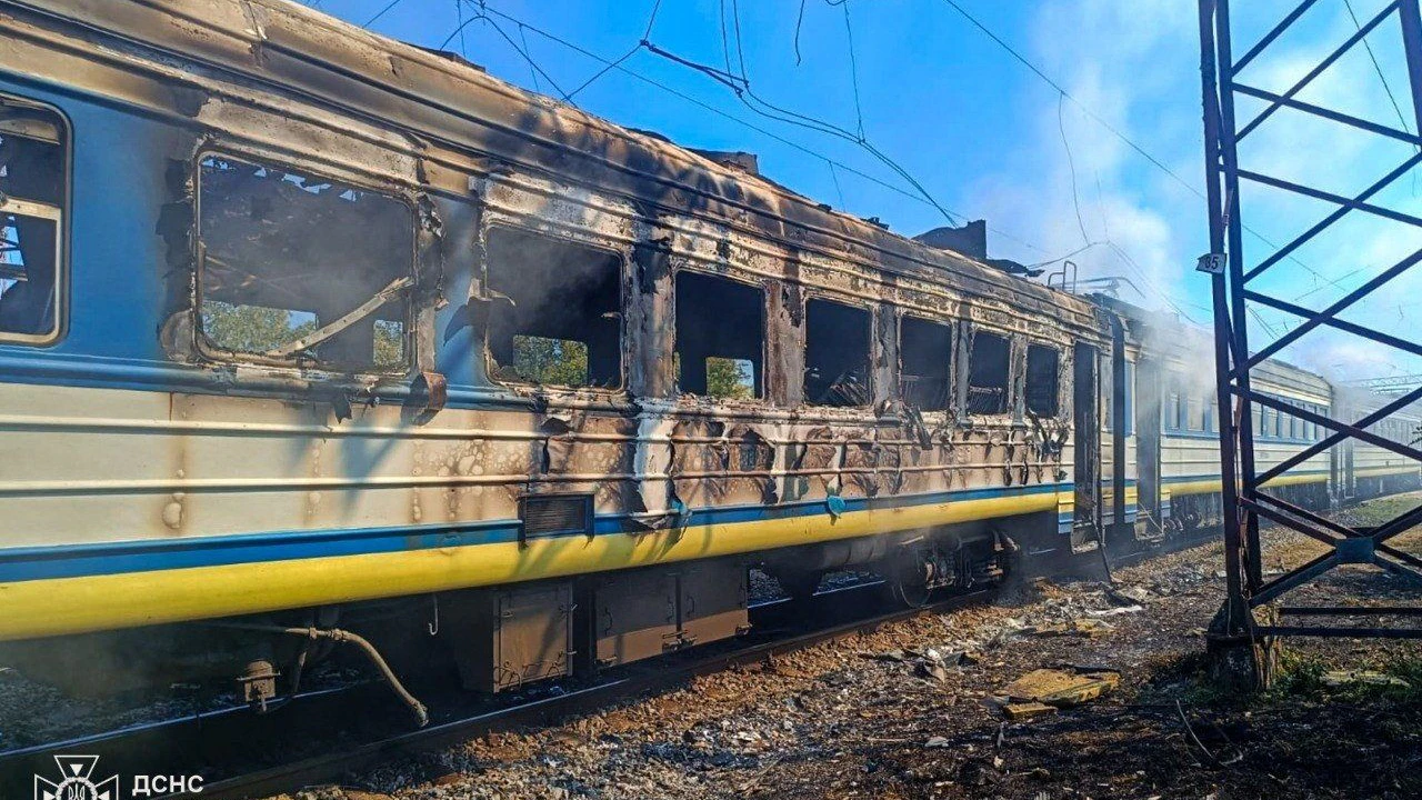 Immer wieder kommt es zu russischen Angriffen auf Züge in der Ukraine.