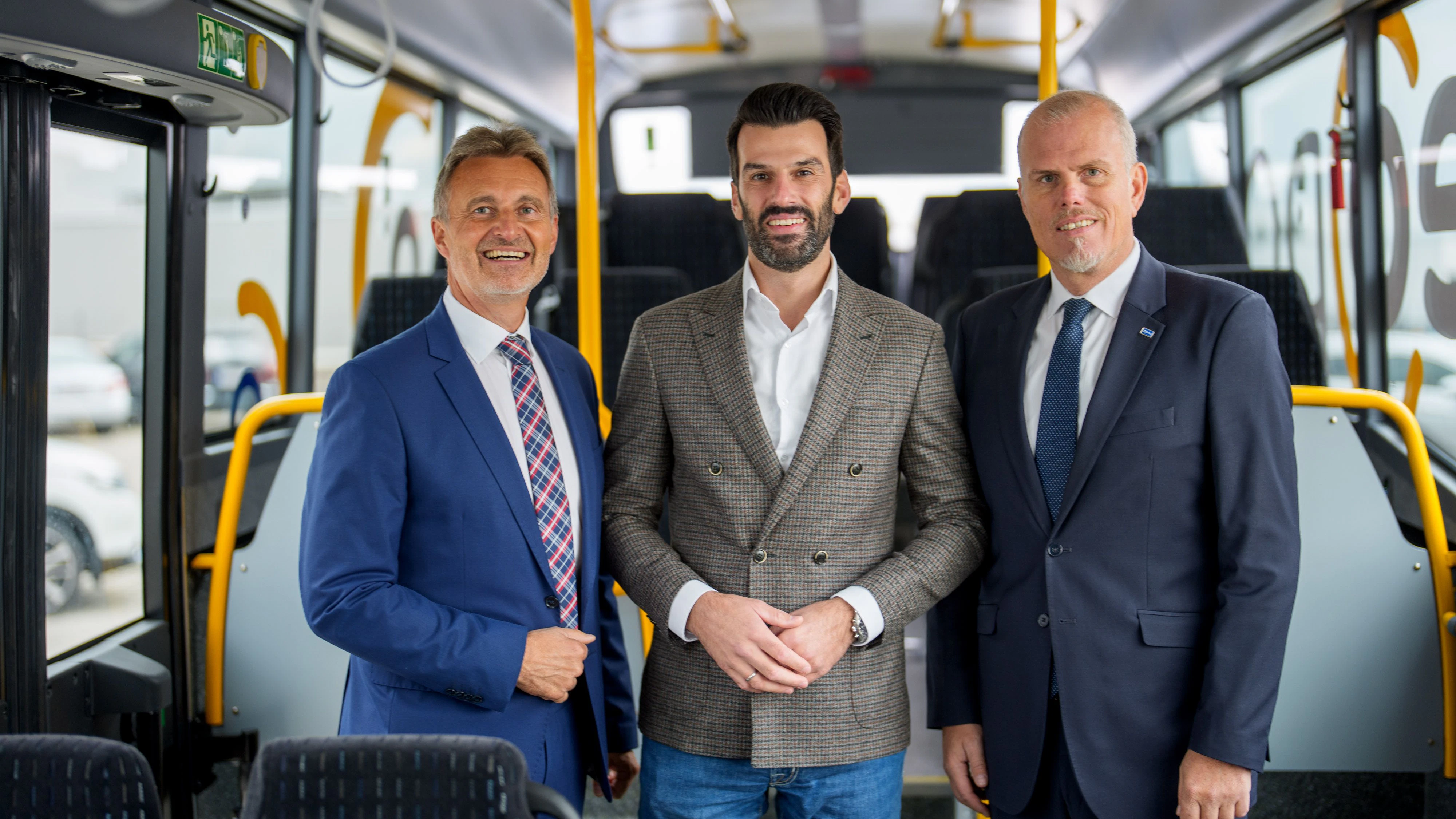 NÖVOG Geschäftsführer Wolfgang Schroll, NÖ Verkehrslandesrat LH-Stellvertreter Udo Landbauer und NÖVOG Geschäftsführer Michael Hasenöhrl.