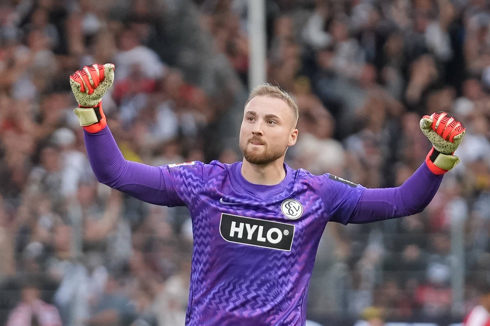Heute.at - ÖFB-Goalie ärgert Bayern – Laimer nur auf der Bank