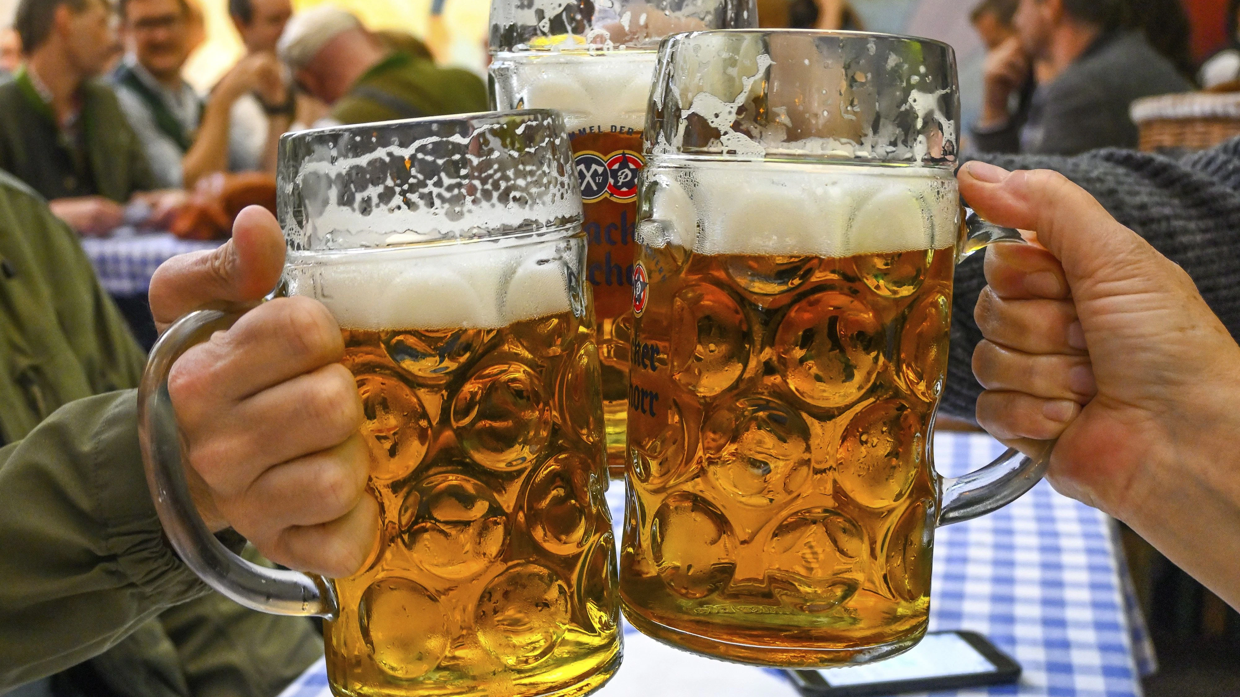 Guests toast with beer mugs, beer mug, Hacker-Pschorr party tent, Bavarian sky, Oktoberfest, Munich, Bavaria, Germany