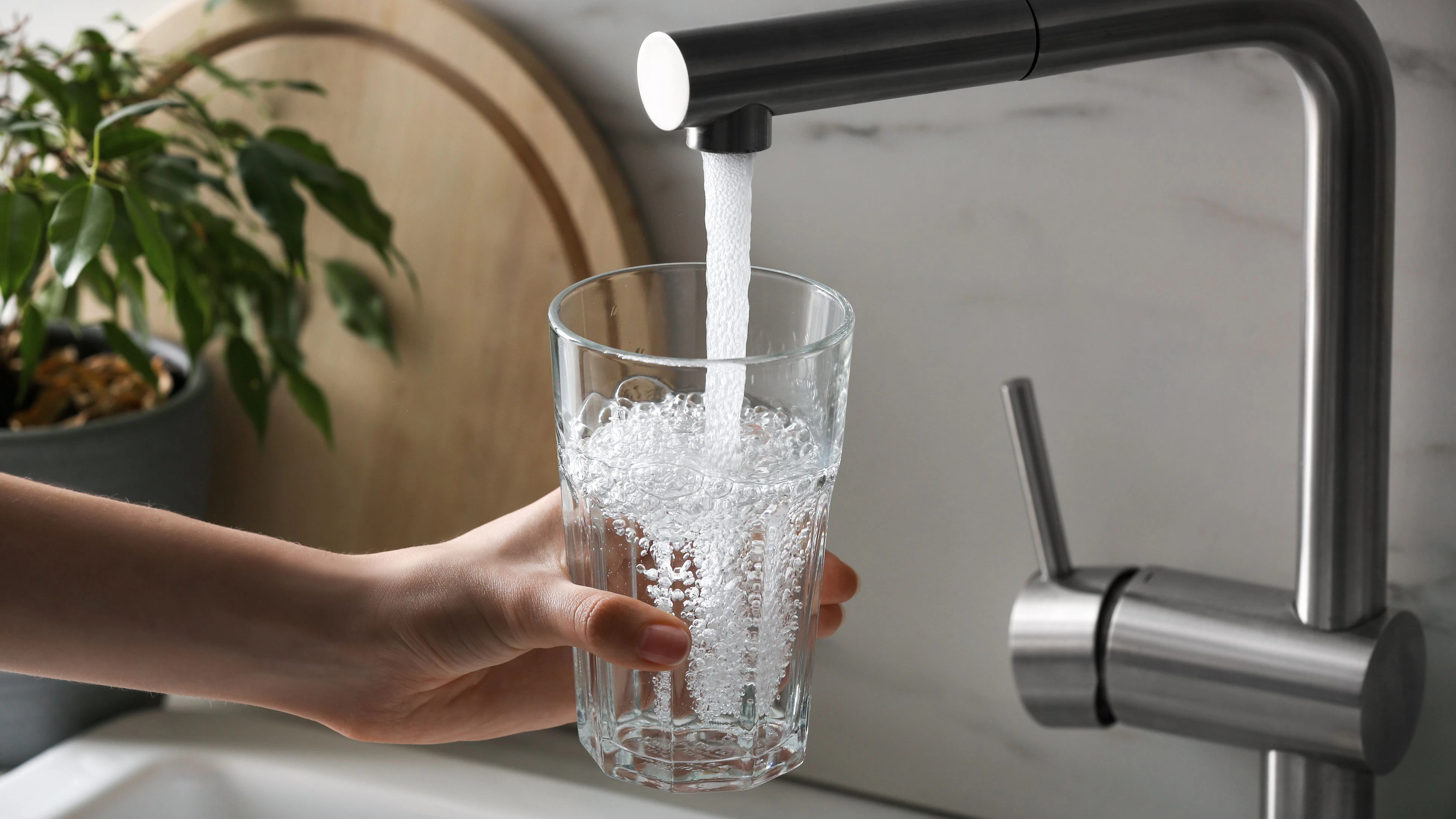 Heute.at - In dieser Stadt Österreichs kostet Wasser 450 Euro mehr