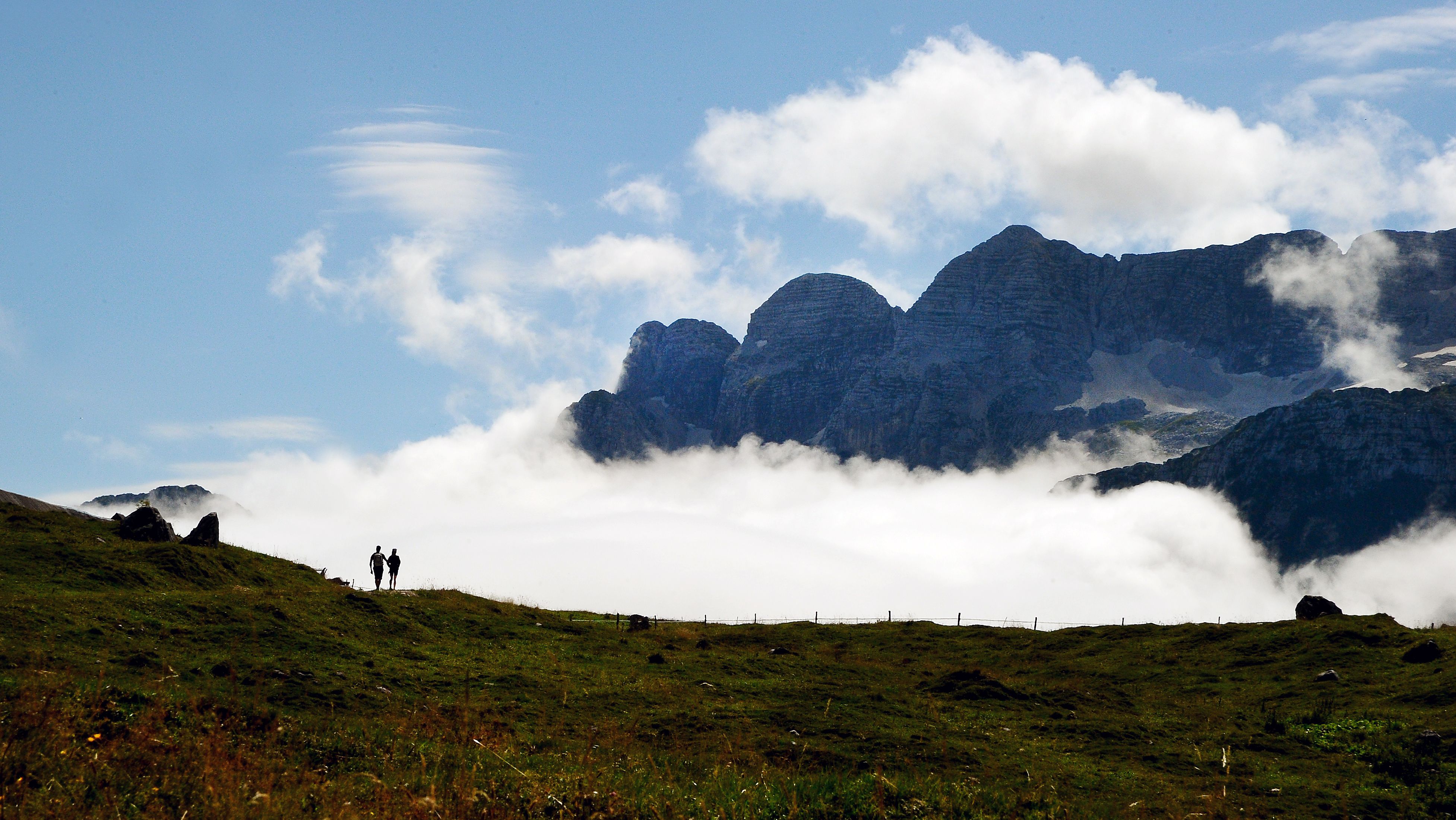 Wo einst Wanderer die Bergwelt genossen, hinterlassen Massenandrang und wilde Abkürzungen inzwischen deutliche Spuren.