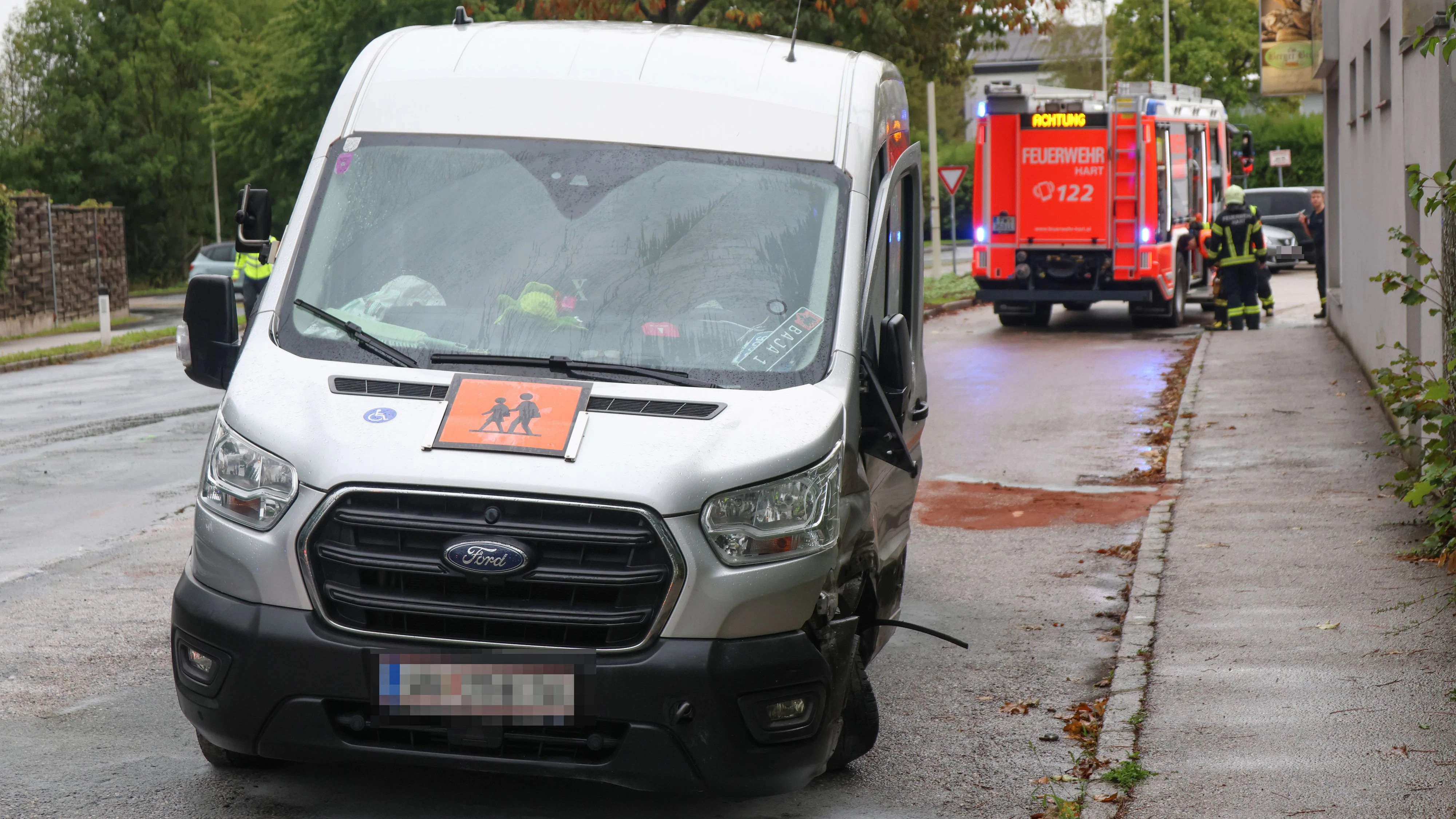 Im Schulbus befanden sich unter anderem zwei Jugendliche.