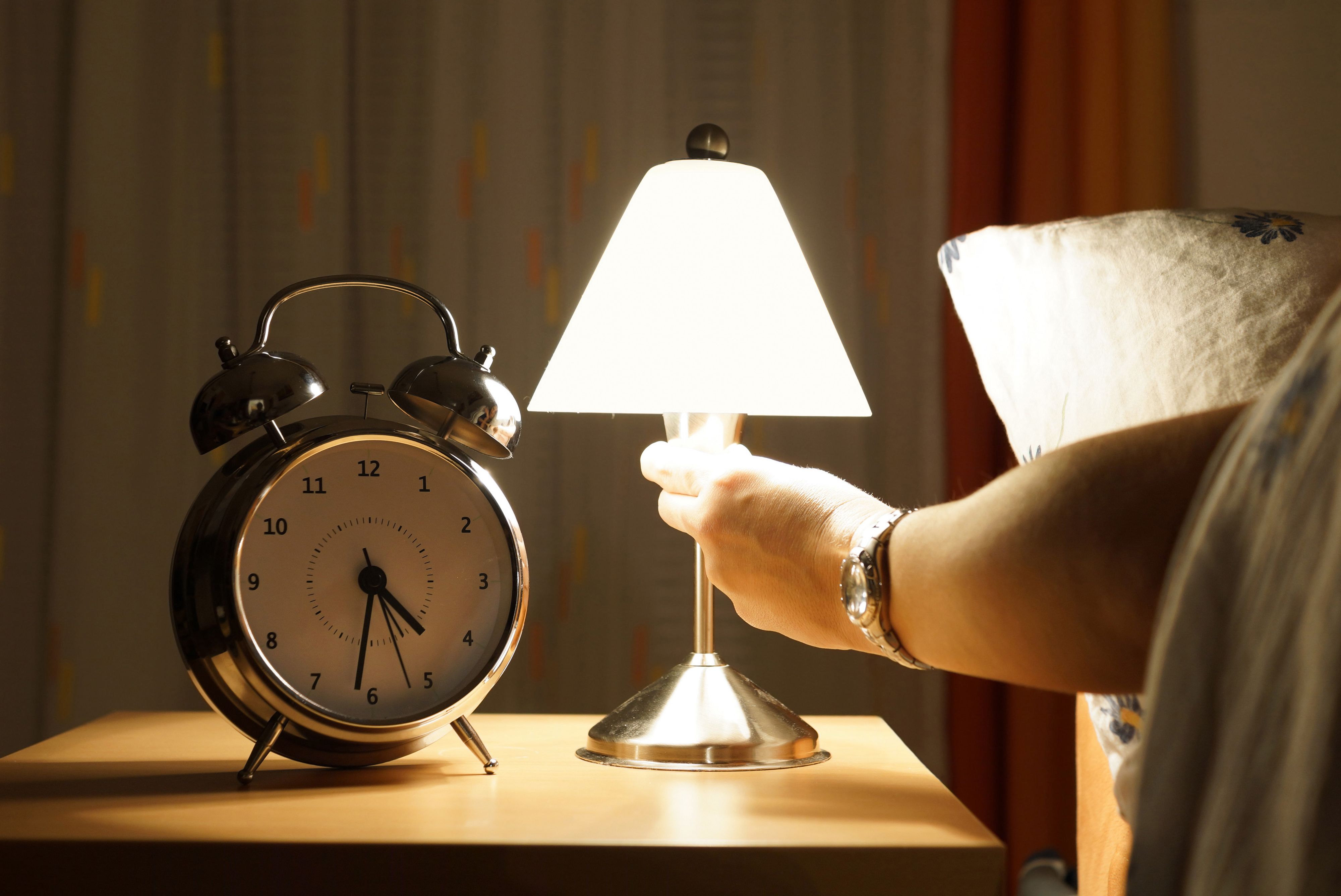 Ein bisschen Licht in der Nacht kann doch nicht schaden – oder? Neue Forschungsergebnisse lassen daran zweifeln.