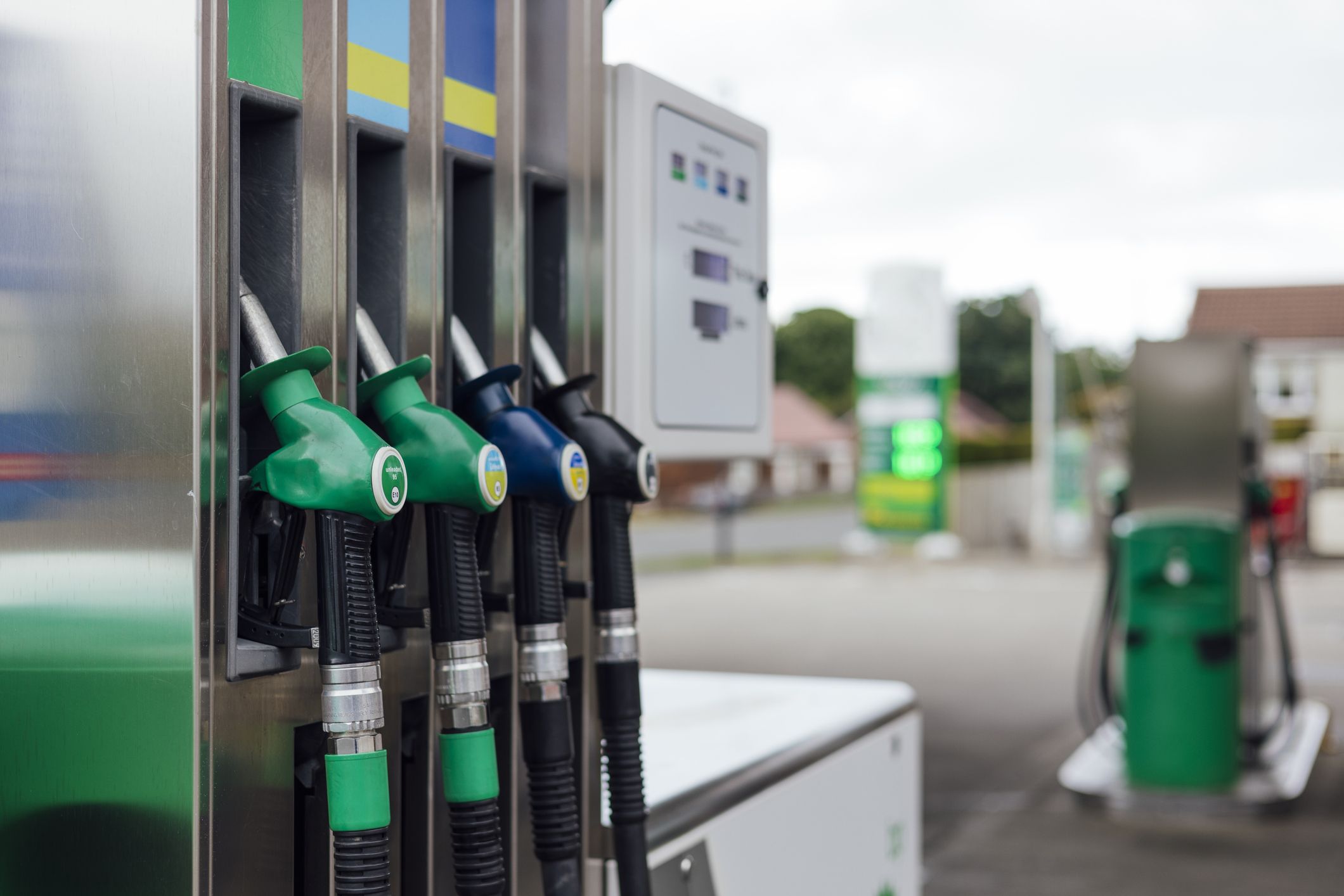 Die Eskalation im Nahen Osten treibt die Ölpreise weiter nach oben. Nun drohen auch an den Tankstellen neue Preissprünge. (Symbolbild)