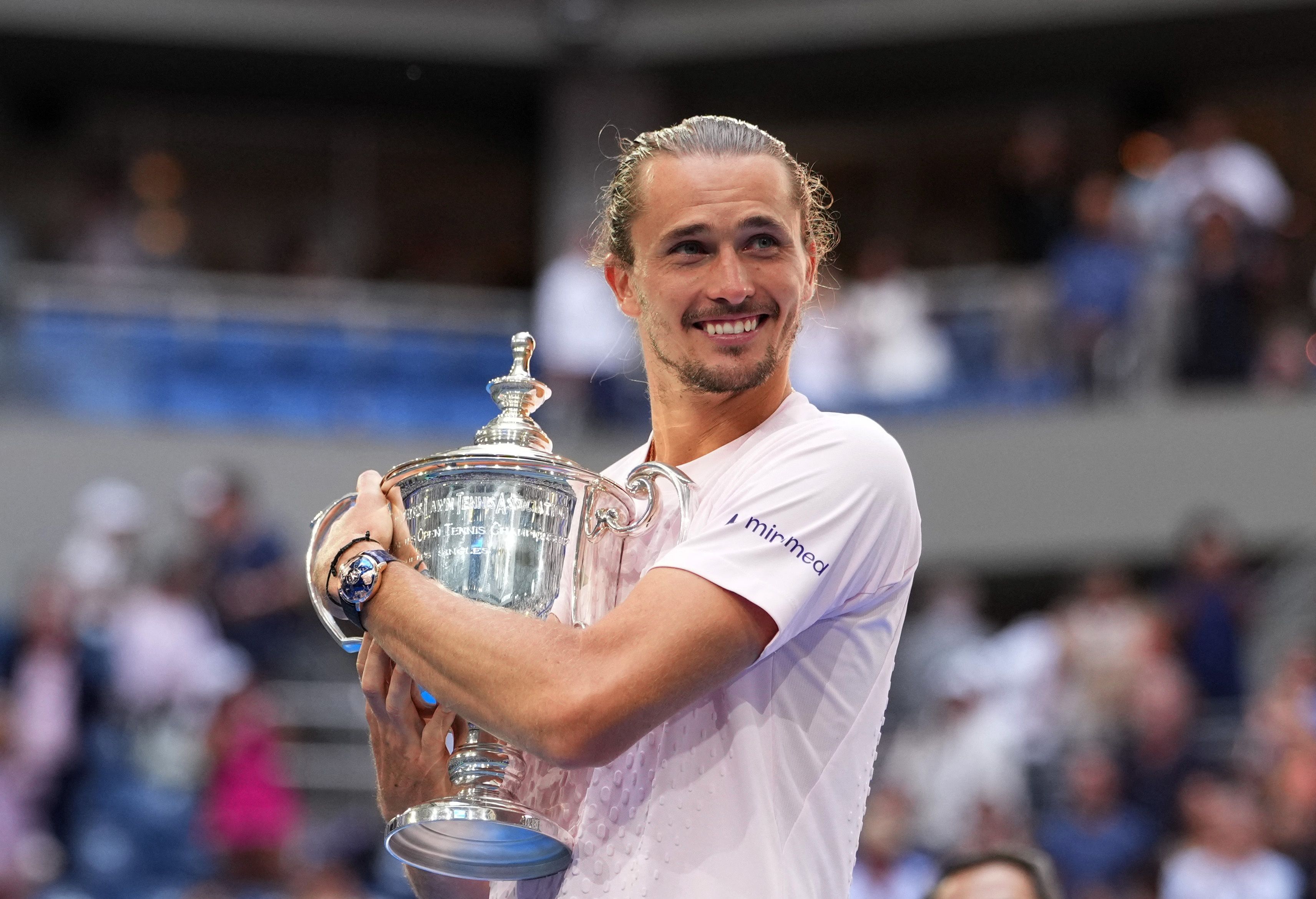 Tennis-Ass Zverev stolz mit der US-Open-Trophäe